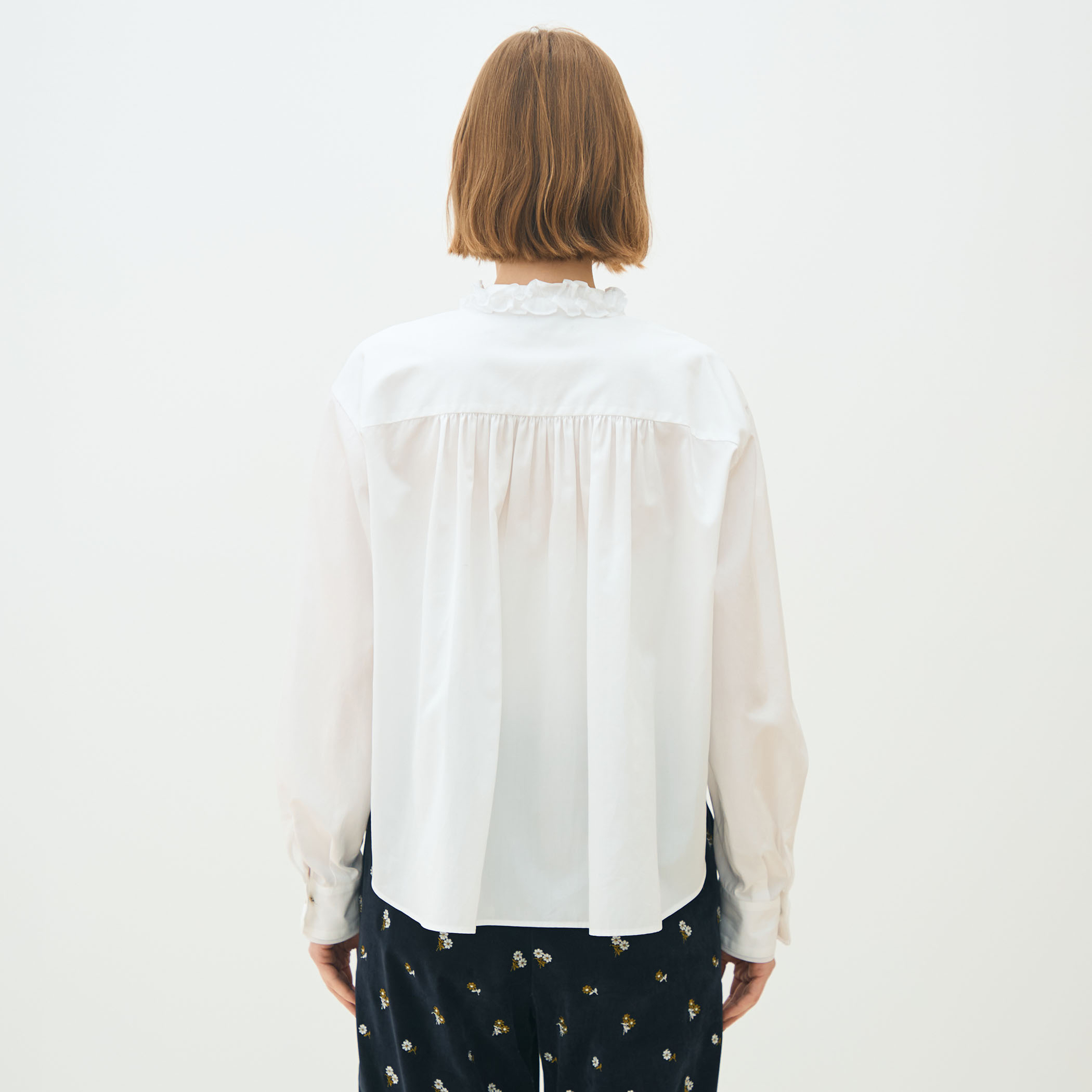 ホワイトコンビネーション ラッフルブラウス｜トゥモローランド