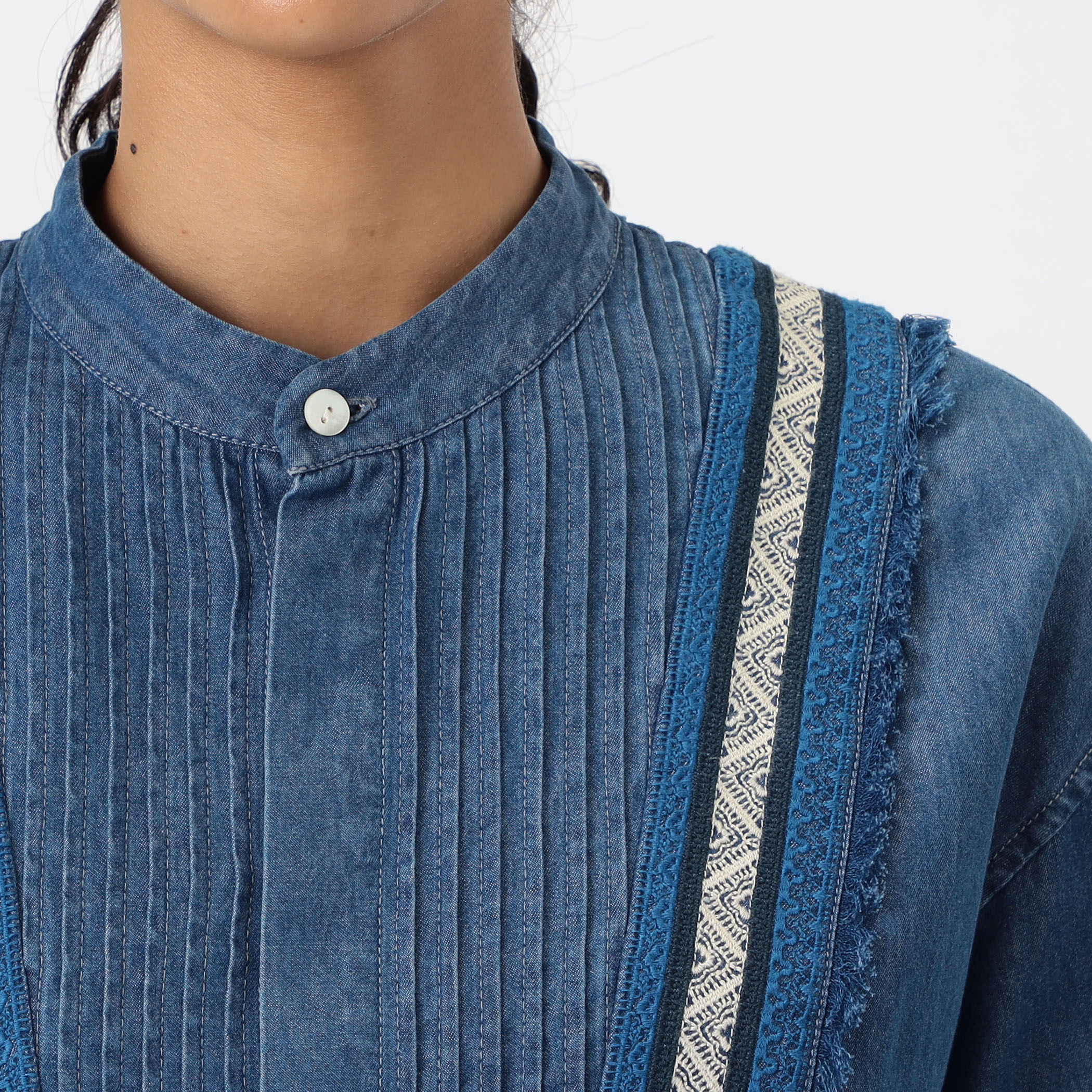 ラインエンブロイダリー ピンタックシャツ｜トゥモローランド 公式通販