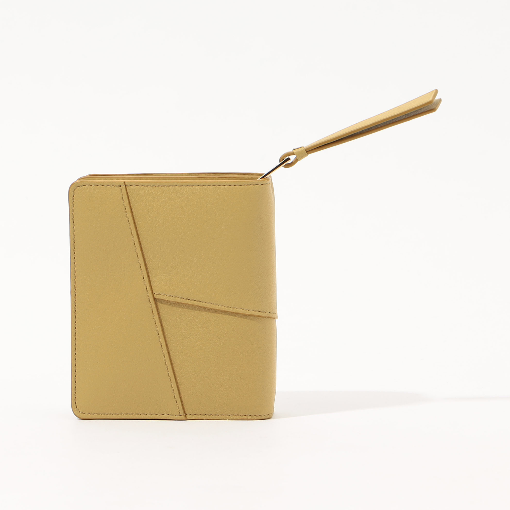 【新品未使用】LOEWEパズルコンパクトジップウォレット ベージュ100%正規品 LOEWE パズルエッジコンパクトジップウォレット｜トゥモローランド