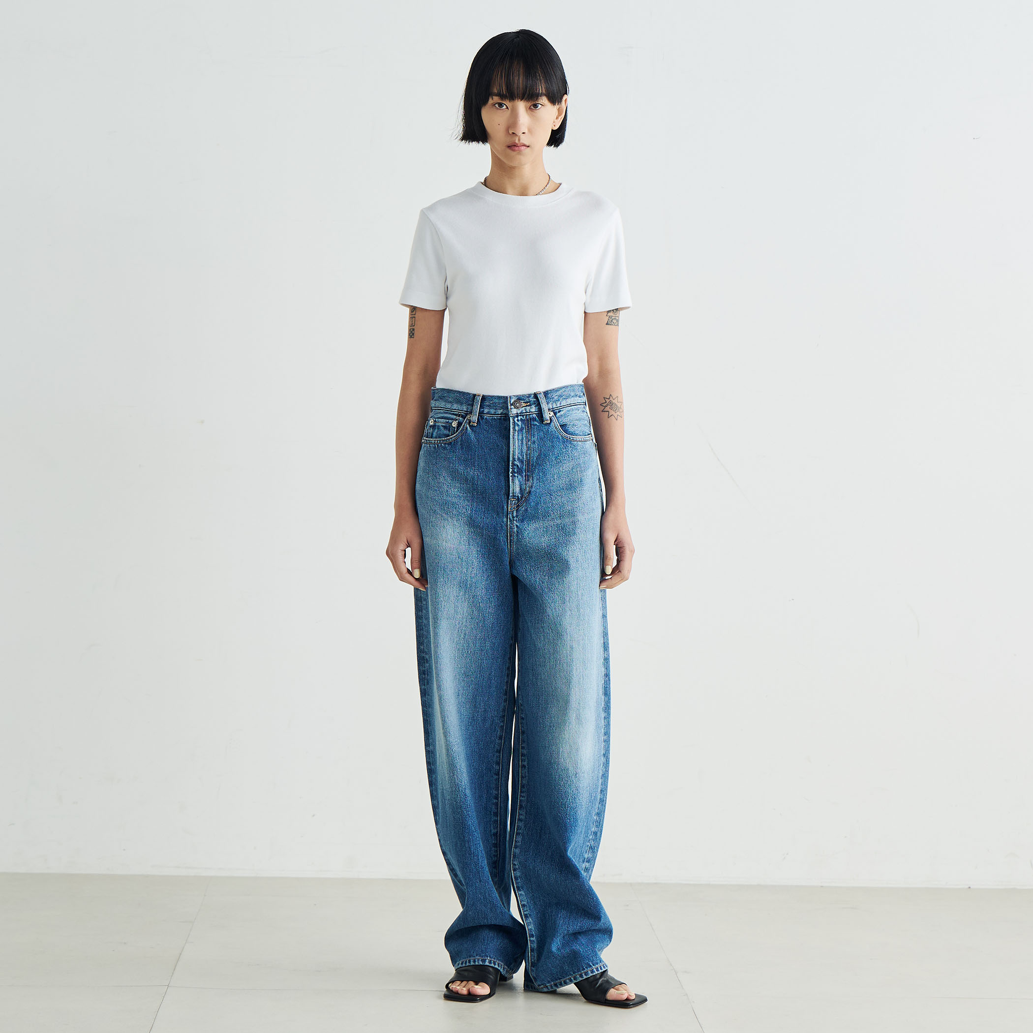 【極美品】未使用に近い　Edition バナナパンツ エッセンシャルデニム 極美品】未使用に近い Edition バナナパンツ エッセンシャル