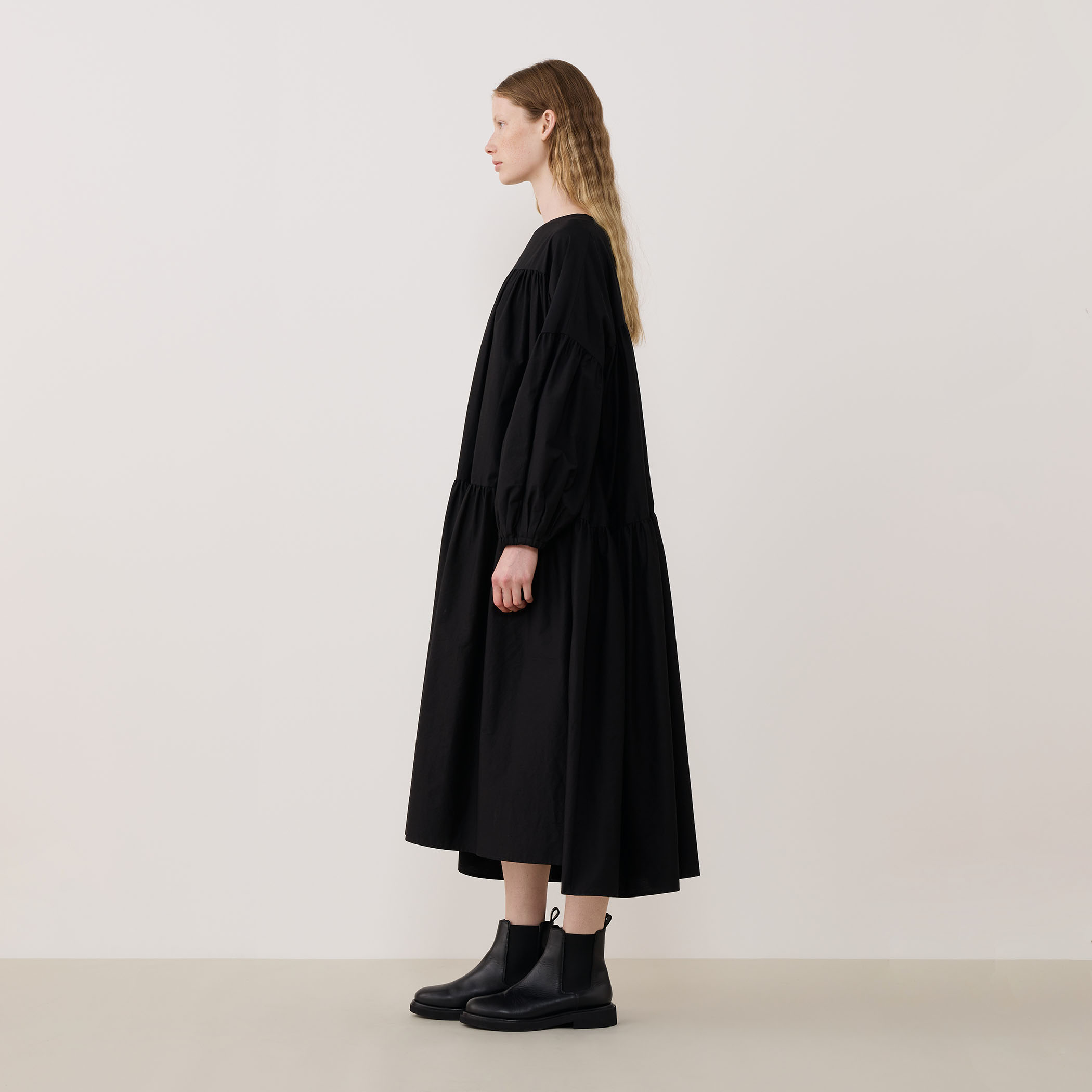 今期25夏ギャルリーヴィーシルクストレッチワンピーストゥモローランド丈直しあり 今期25夏ギャルリーヴィーシルクストレッチワンピース