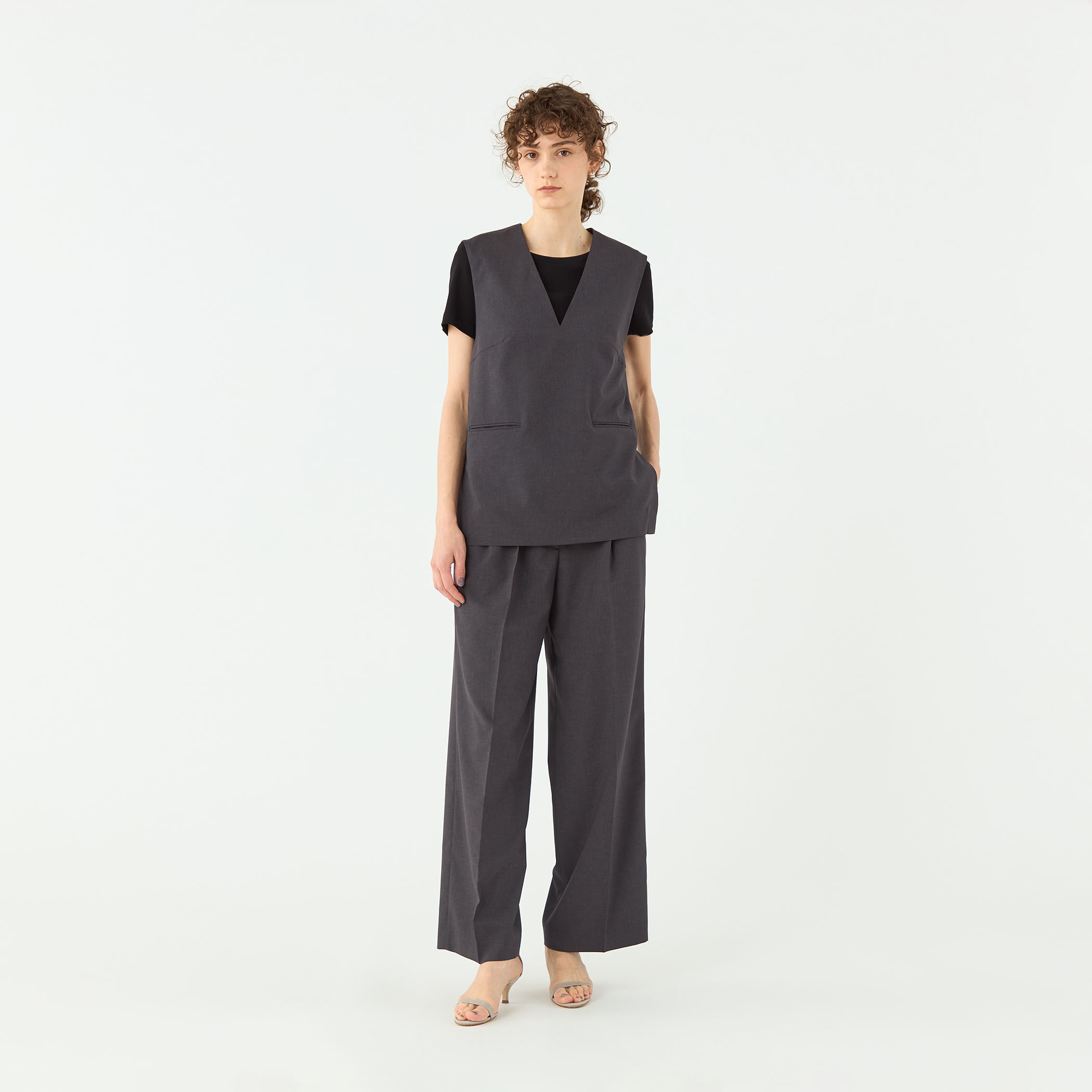 エクストラファインポリエステルトロピカル Vネックトップス