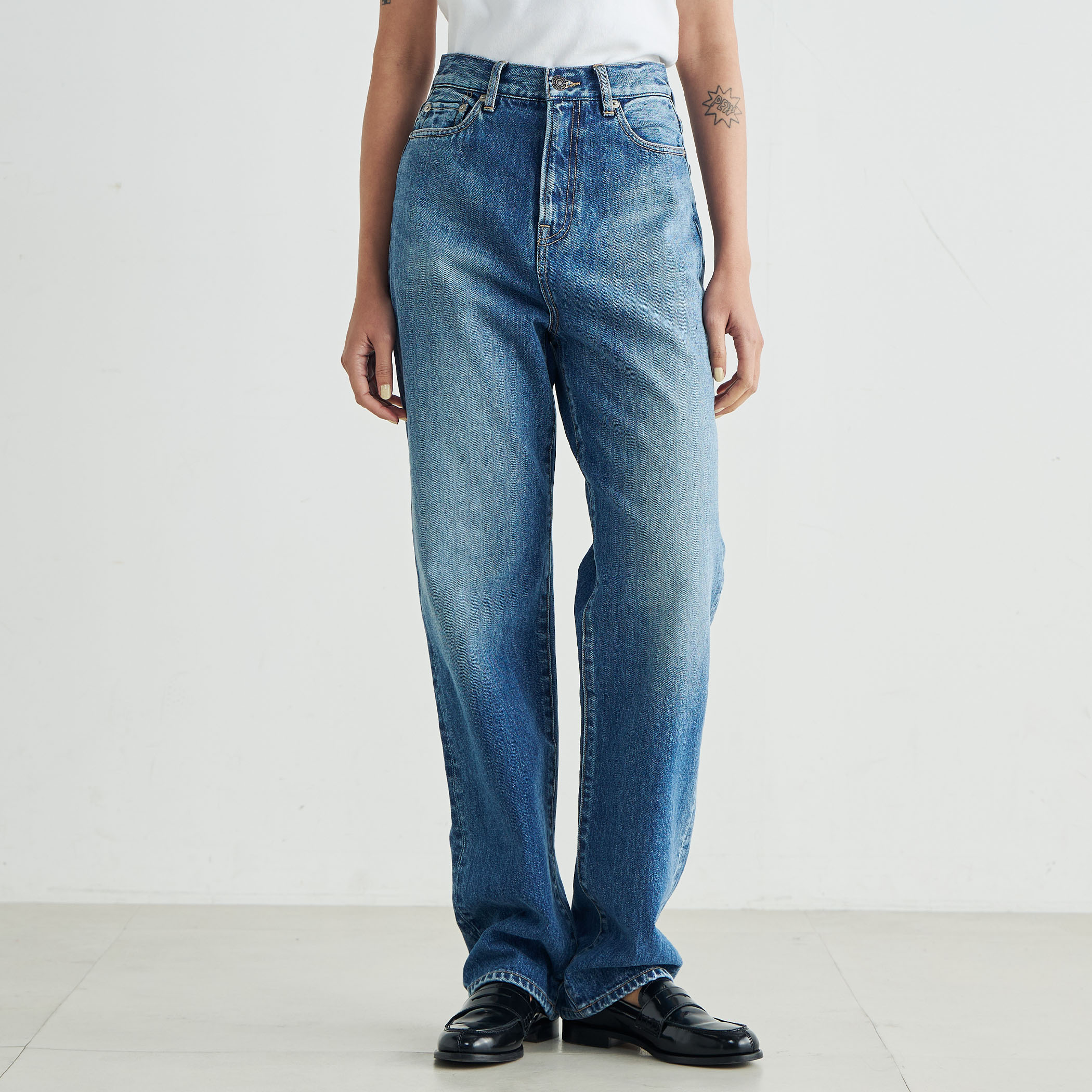 エッセンシャルデニム ストレートパンツ｜トゥモローランド 公式通販