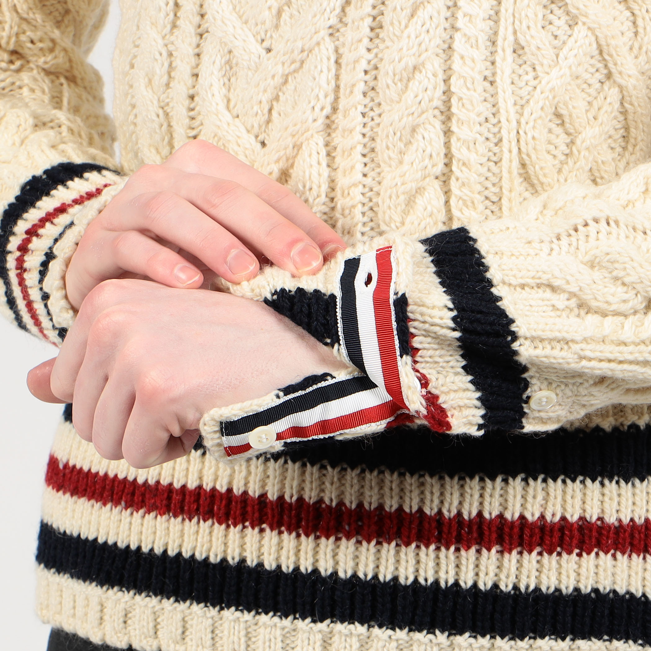 ○THOM BROWNE ARAN CABLE CLASSIC TOP｜トゥモローランド 公式通販