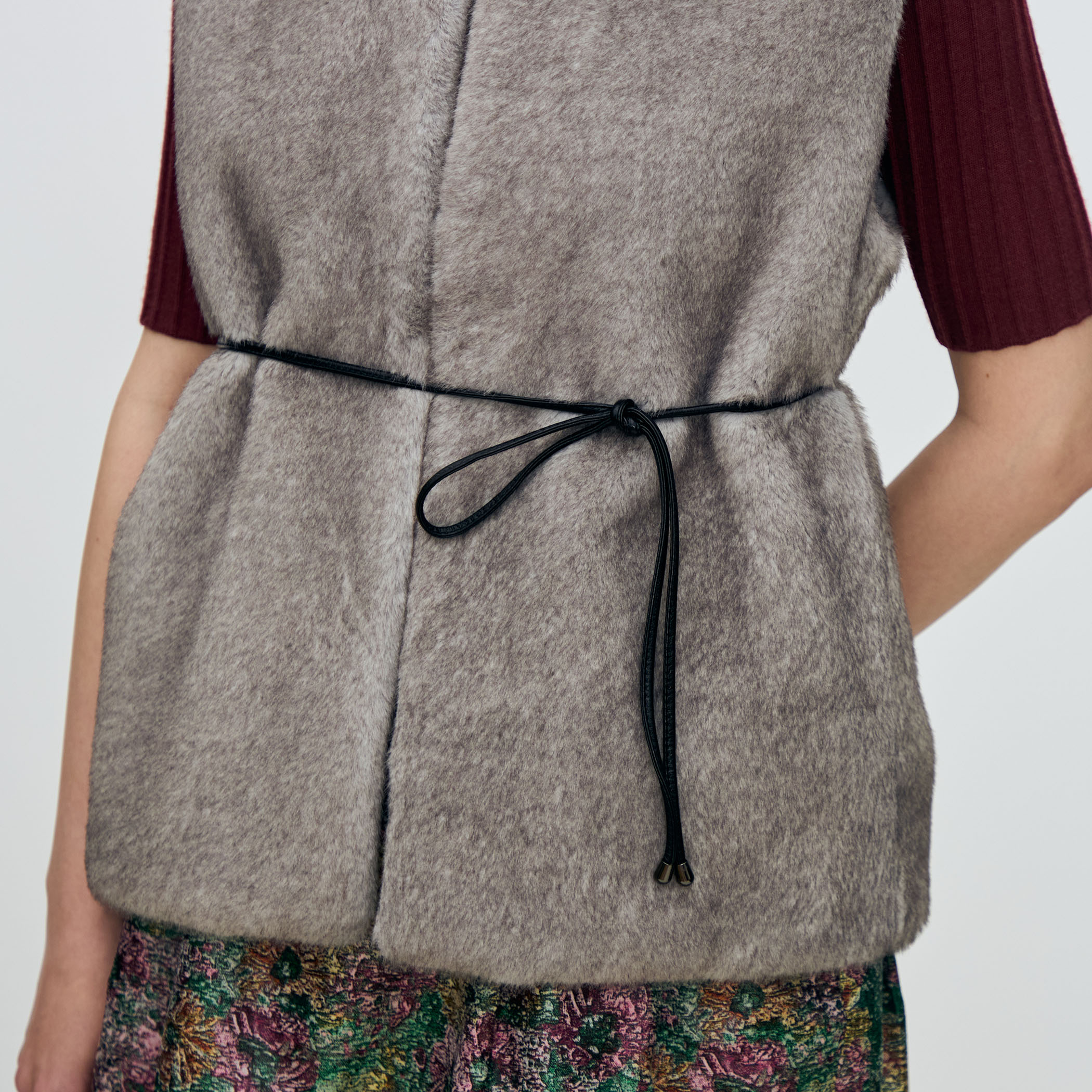 フェイクミンク ベルテッドジレ｜トゥモローランド 公式通販