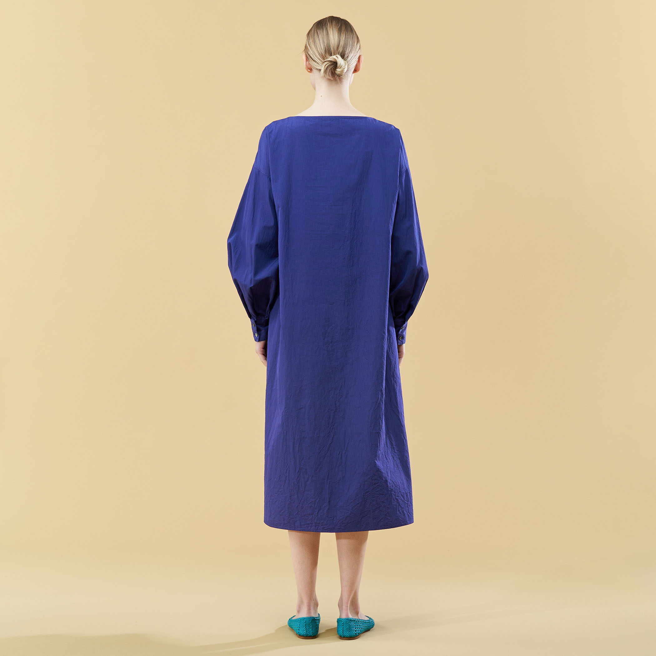 コットンシルクウェザー ボートネックワンピース｜トゥモローランド