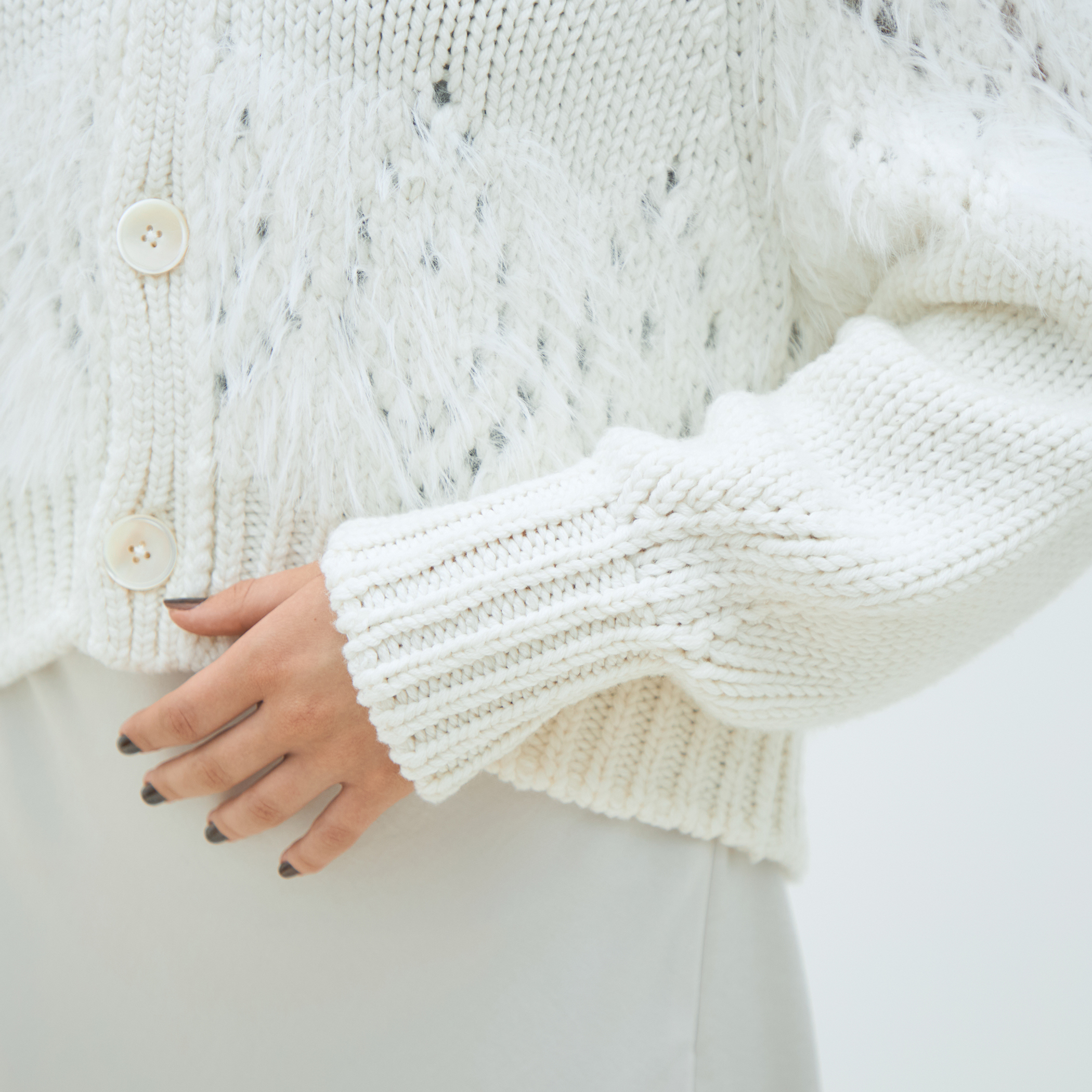 アイレットシャギー Vネックカーディガン｜トゥモローランド 公式通販