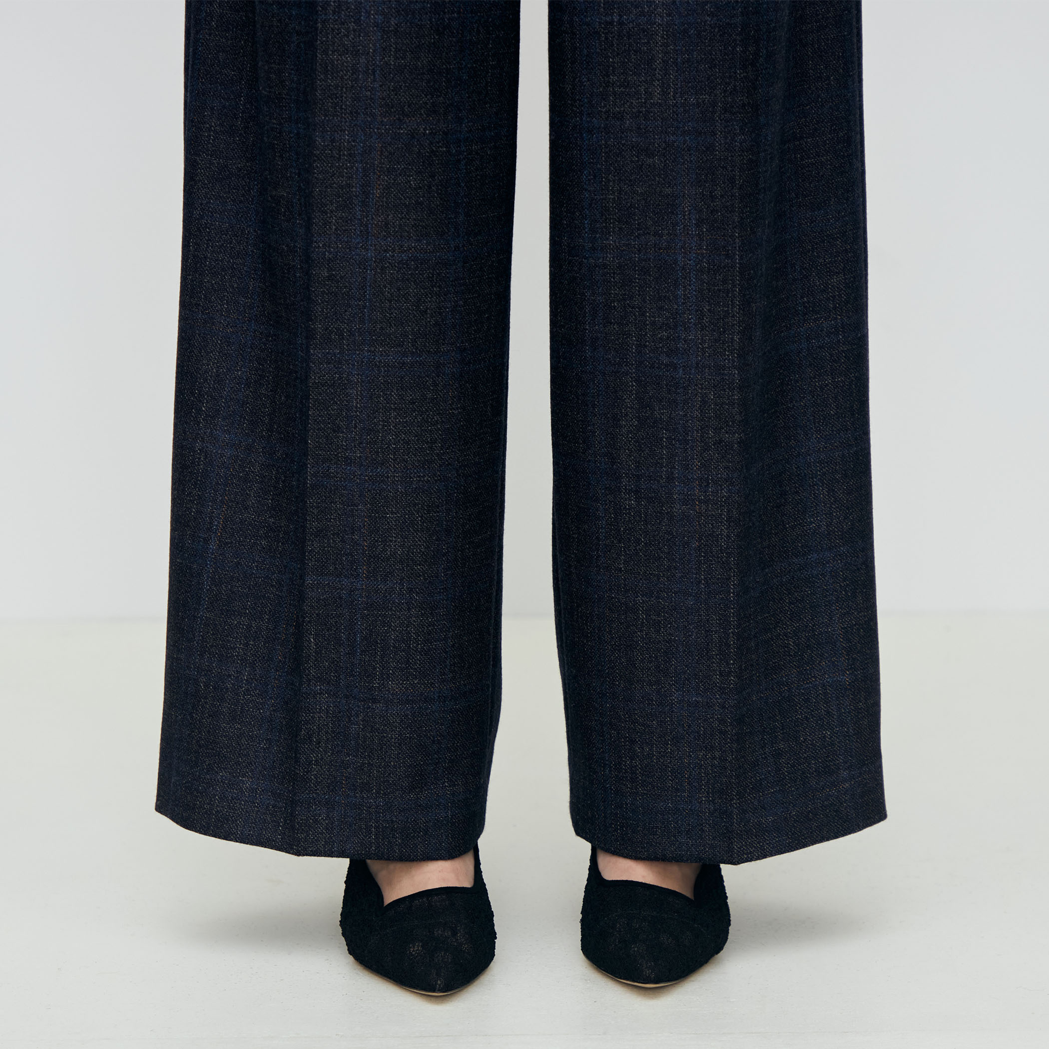 SILK AIR PANE タックワイドパンツ｜トゥモローランド 公式通販