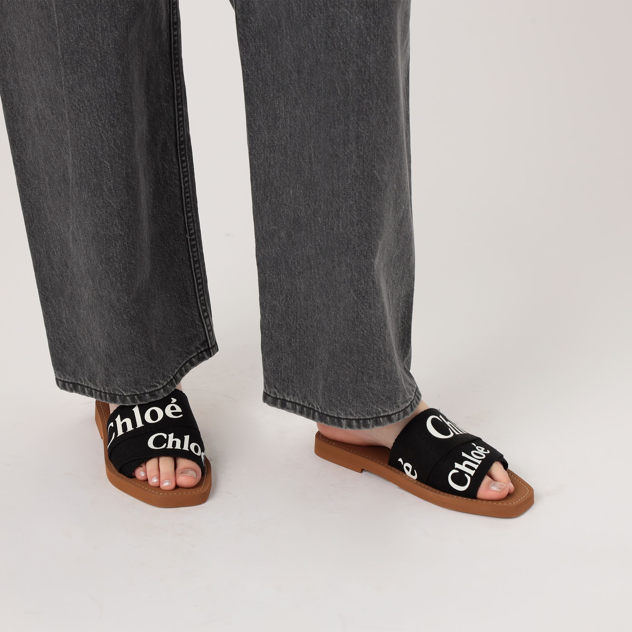 □Chloe WOODY フラットサンダル｜トゥモローランド 公式通販