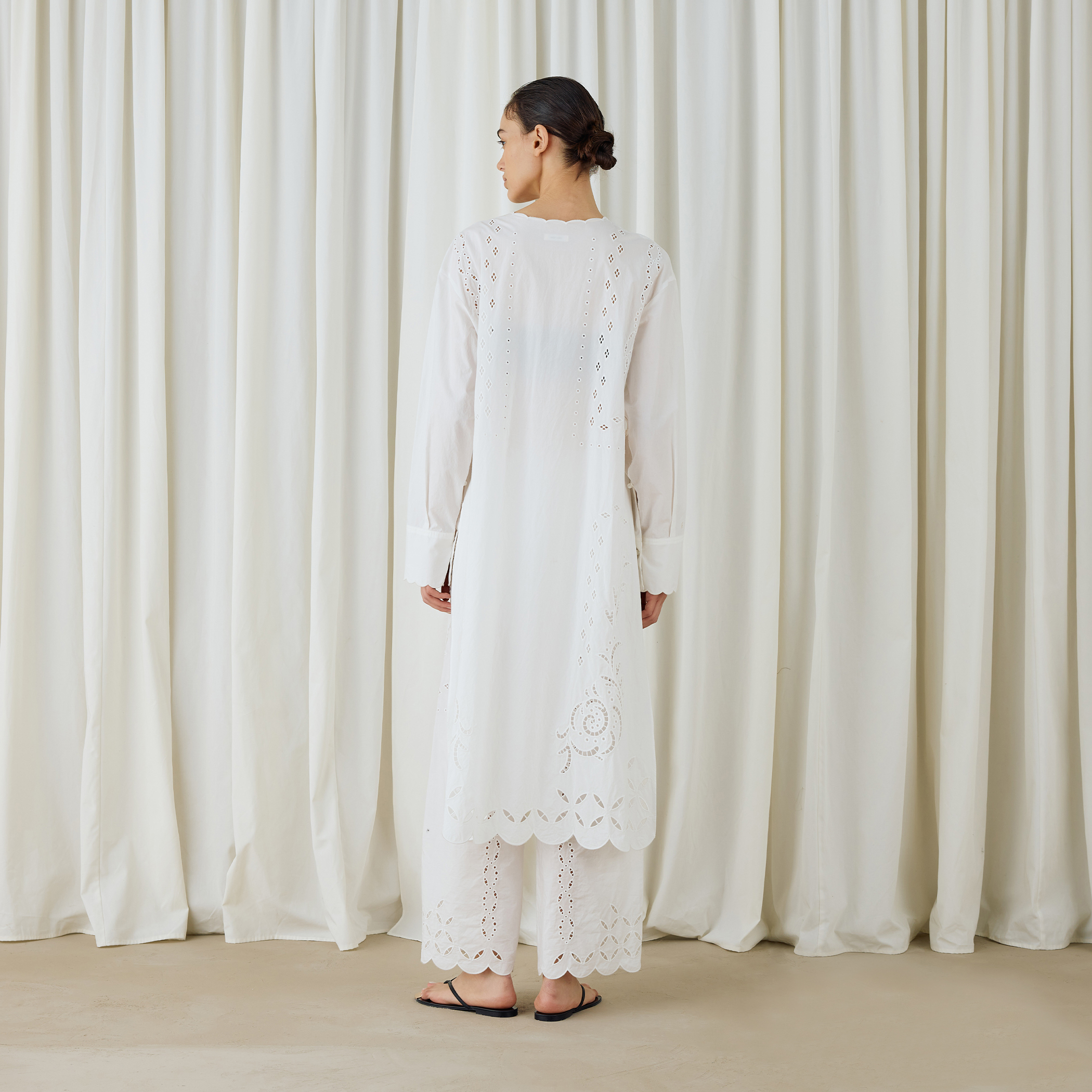 カットワークエンブロイダリー クルーネックシャツワンピース