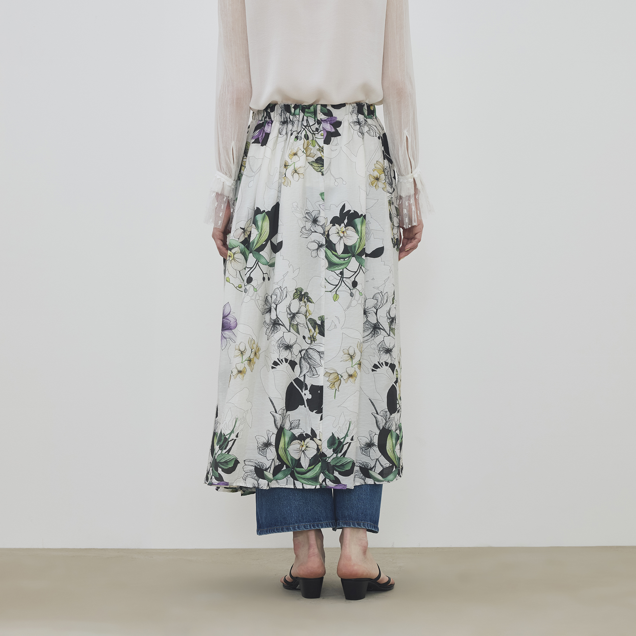 2015SS ランウェイ　コレクションピース　スカート WRITEWELL bouquet ギャザースカート｜トゥモローランド 公式サイト