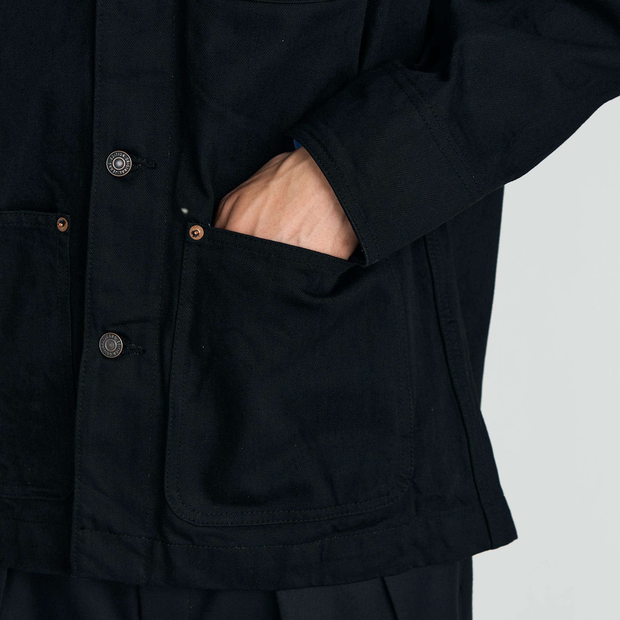 ブラックデニム レザーカラーカバーオール｜トゥモローランド