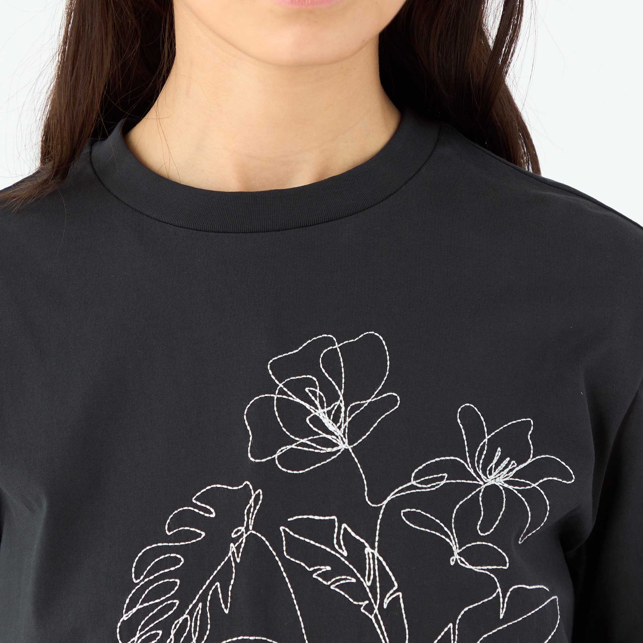 ボタニカルエンブロイダリー ハーフスリーブTシャツ