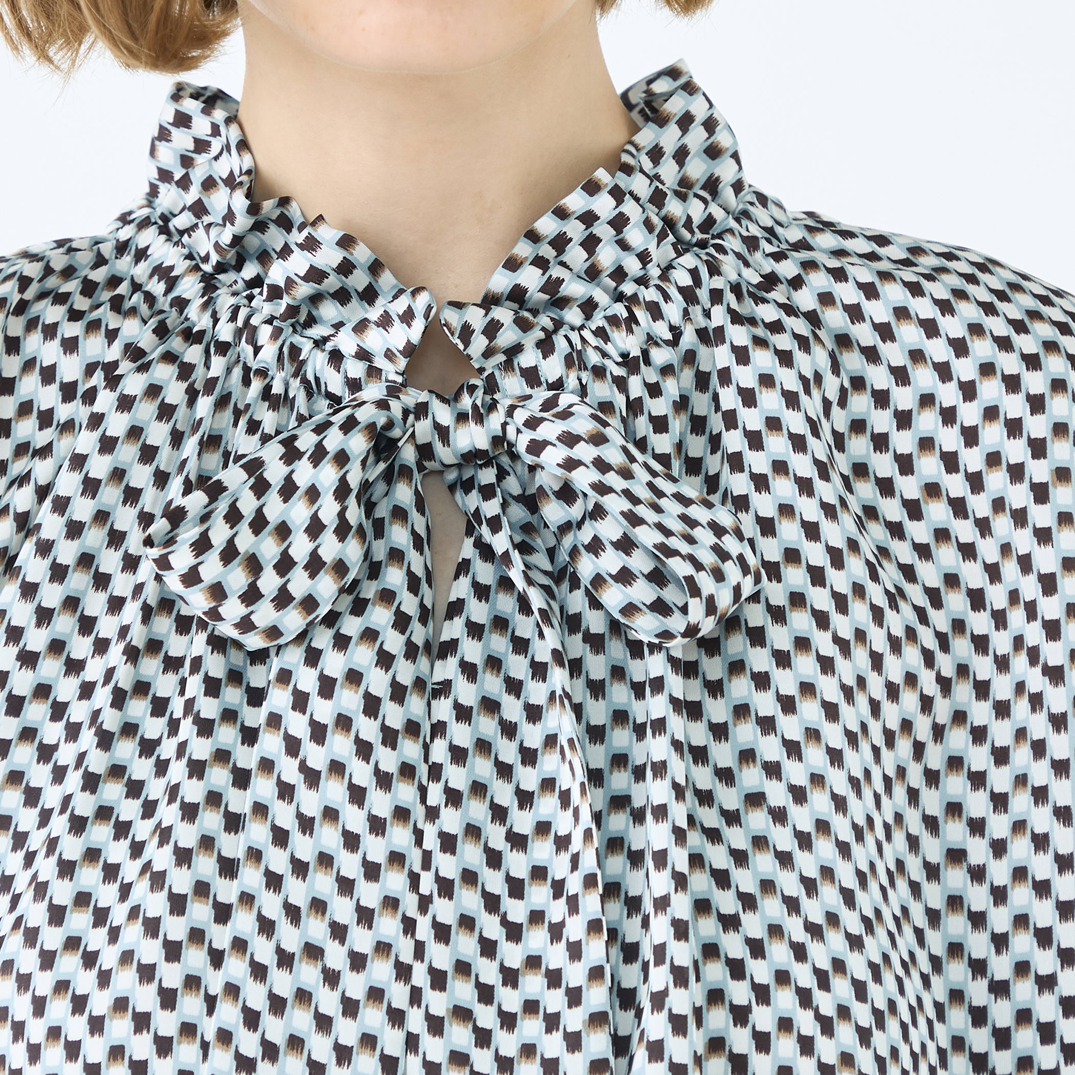 ラグスクエアプリント フリルネックブラウス｜トゥモローランド 公式通販