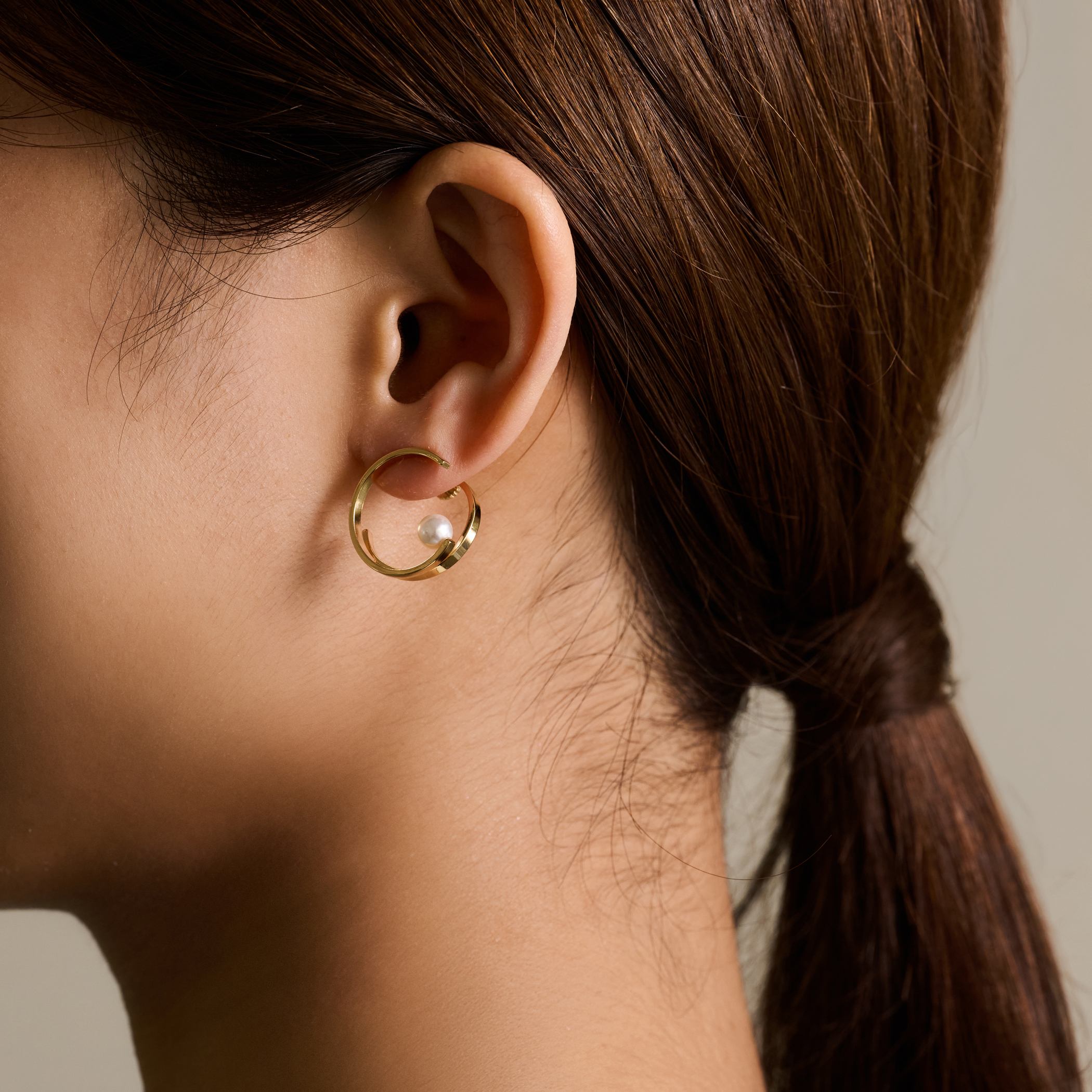 別注】januka パールフープイヤリング｜トゥモローランド 公式サイト