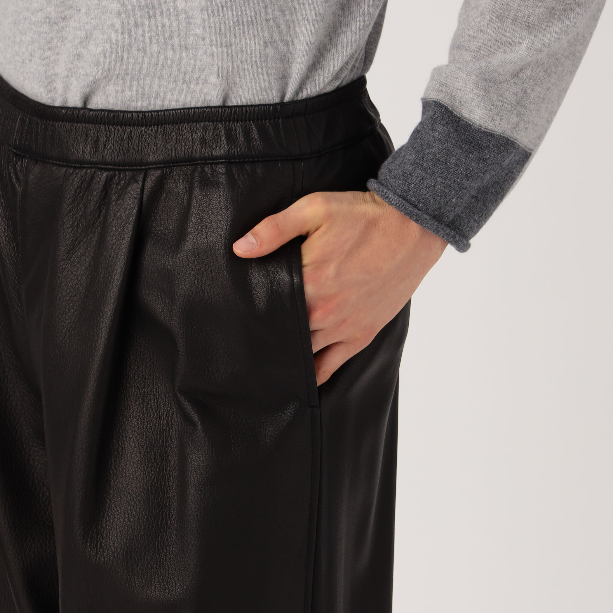 ゴートレザー ストレートパンツ｜トゥモローランド 公式通販