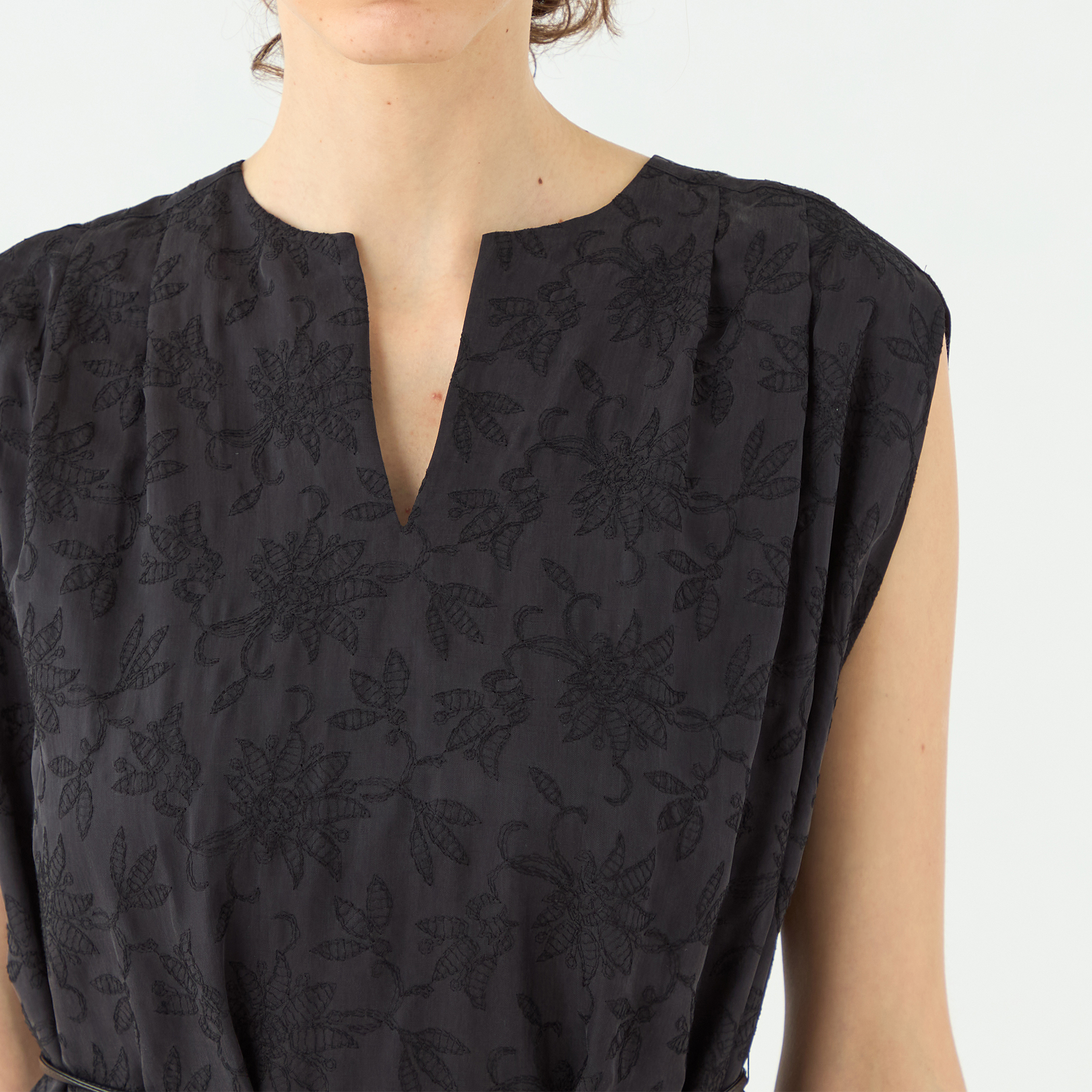 TOMORROWLAND リーフエンブロイダリー ショルダータックワンピース リーフエンブロイダリー ショルダータックワンピース