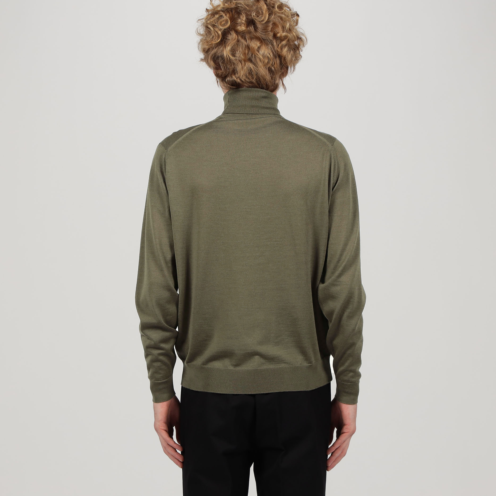 JOHN SMEDLEY LEVINE メリノウールタートルネックニット