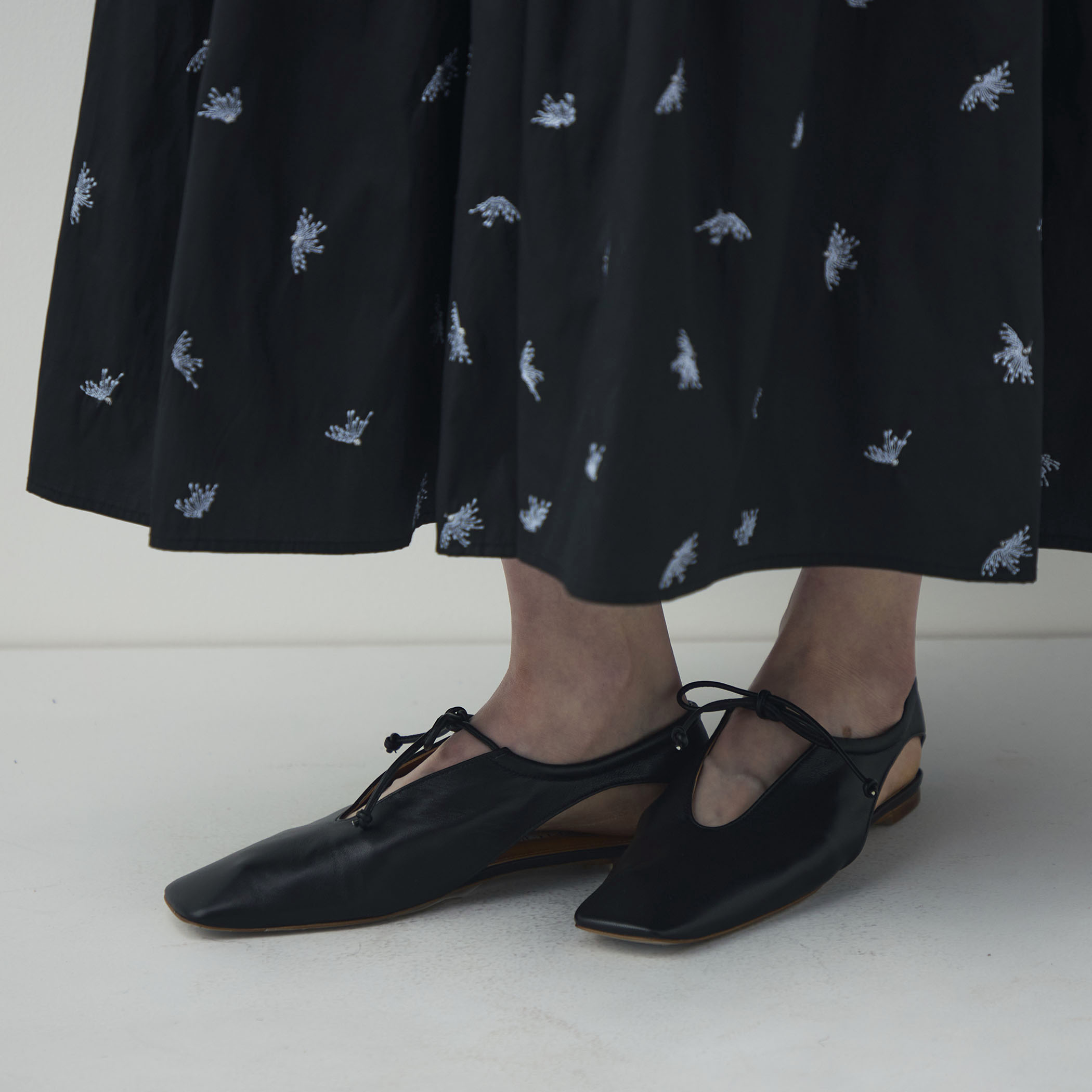 PIPPICHIC AMBER COCO 6 フラットシューズ｜トゥモローランド 公式通販