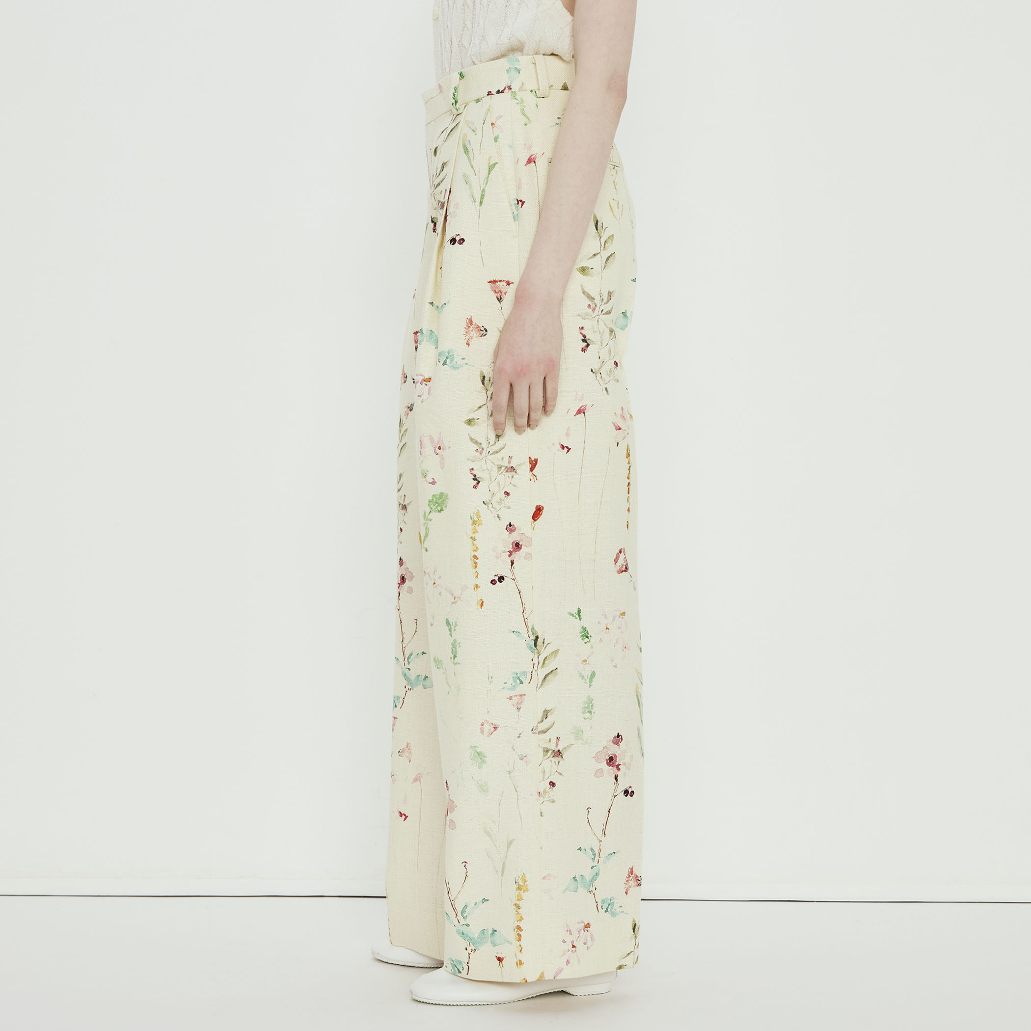 シルク フラワープリント 1タックワイドパンツ｜トゥモローランド 公式通販