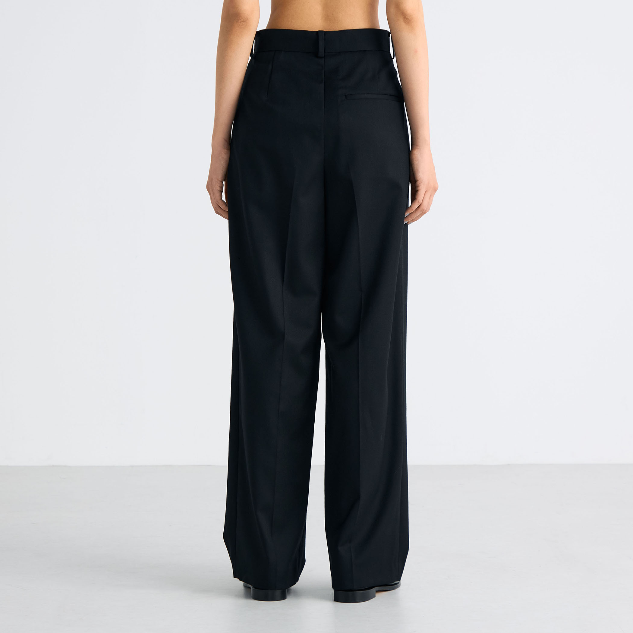 Super160's ウールツイル 2タックワイドスラックス｜トゥモローランド