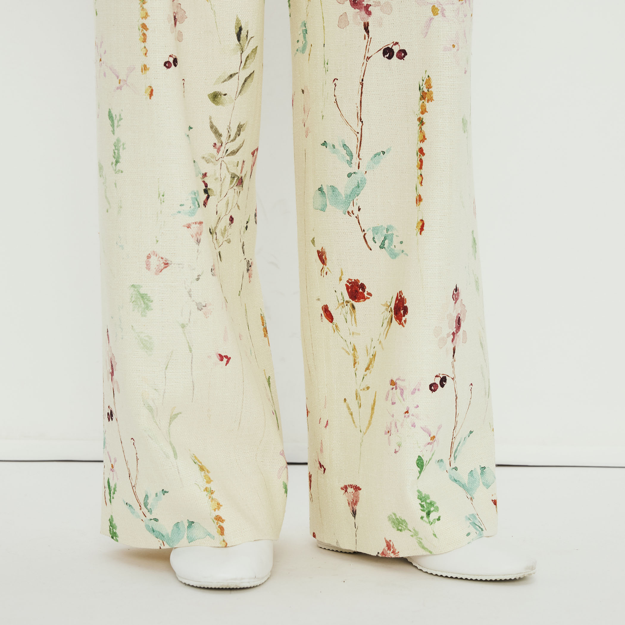 シルク フラワープリント 1タックワイドパンツ｜トゥモローランド 公式通販