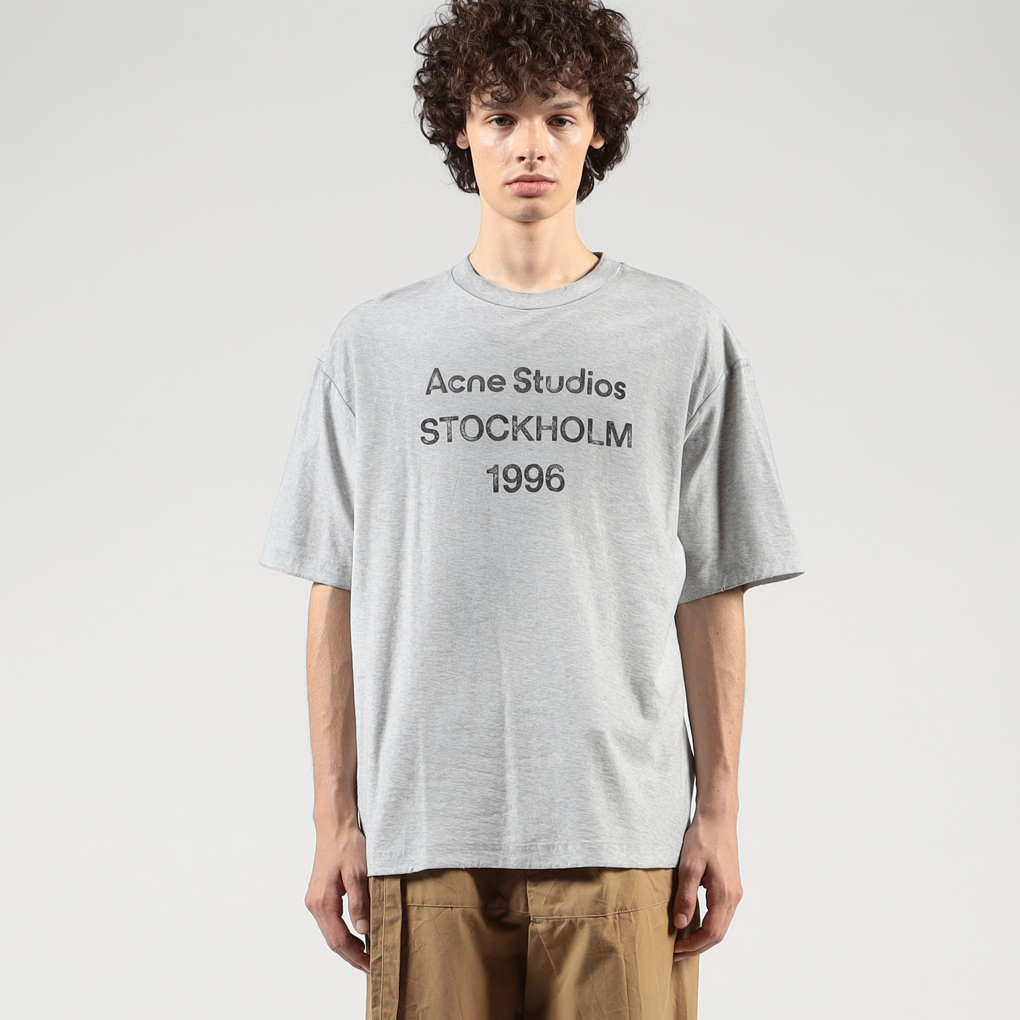 Acne Studios ロゴスタンプTシャツ