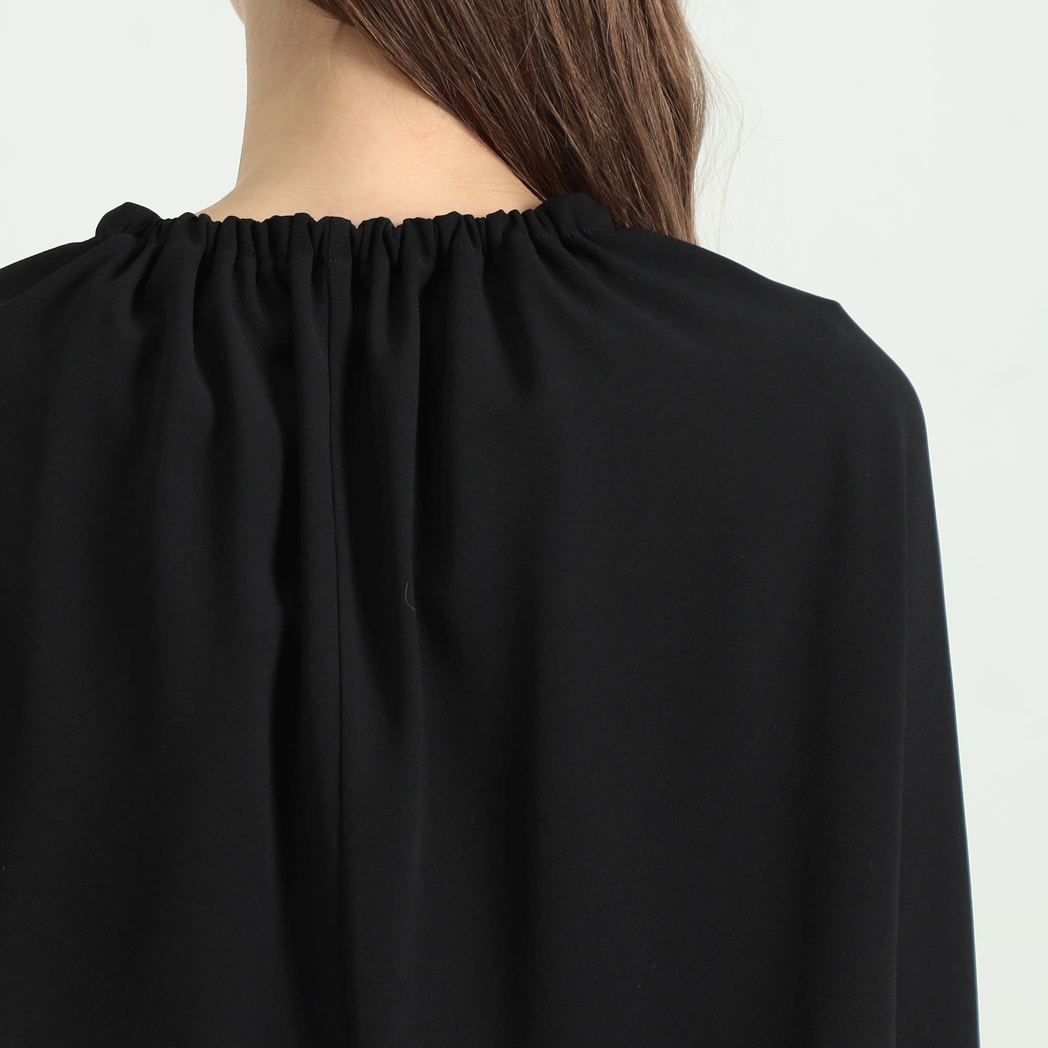 ジョーゼットサテン 2WAYポンチョブラウス｜トゥモローランド 公式通販