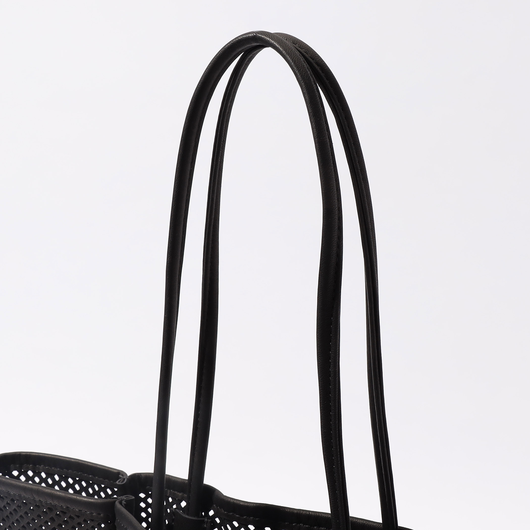 AMIACALVA アミアカルヴァ ボディバッグ TOMORROWLANDタグ黒 セール】 AMIACALVA FLAT SHOULDER(S) ポリエステルギャバジン