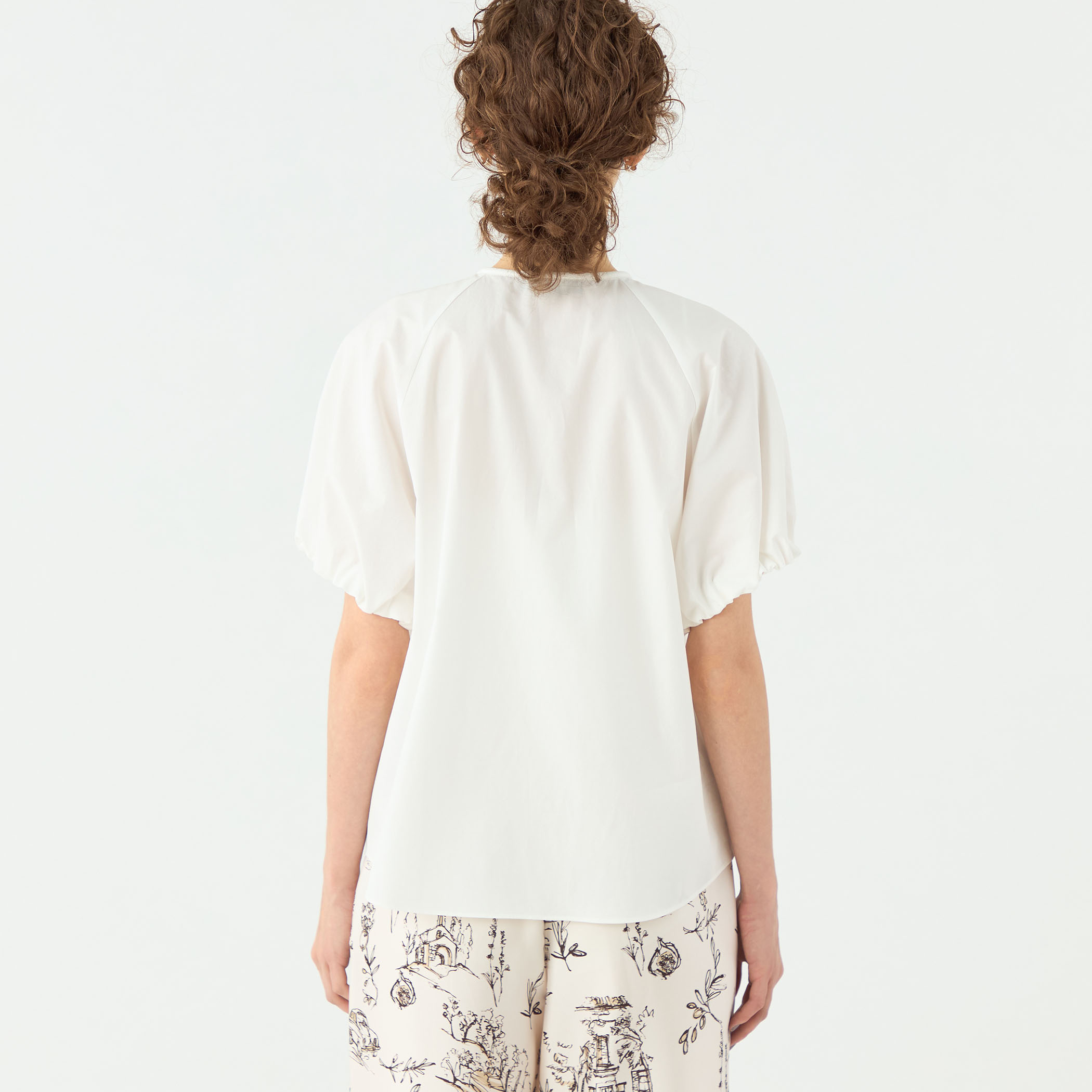 美品❣️TOMORROWLAND コンパクトブロードタックブラウス 24SS コンパクトブロード タックブラウス｜トゥモローランド 公式通販