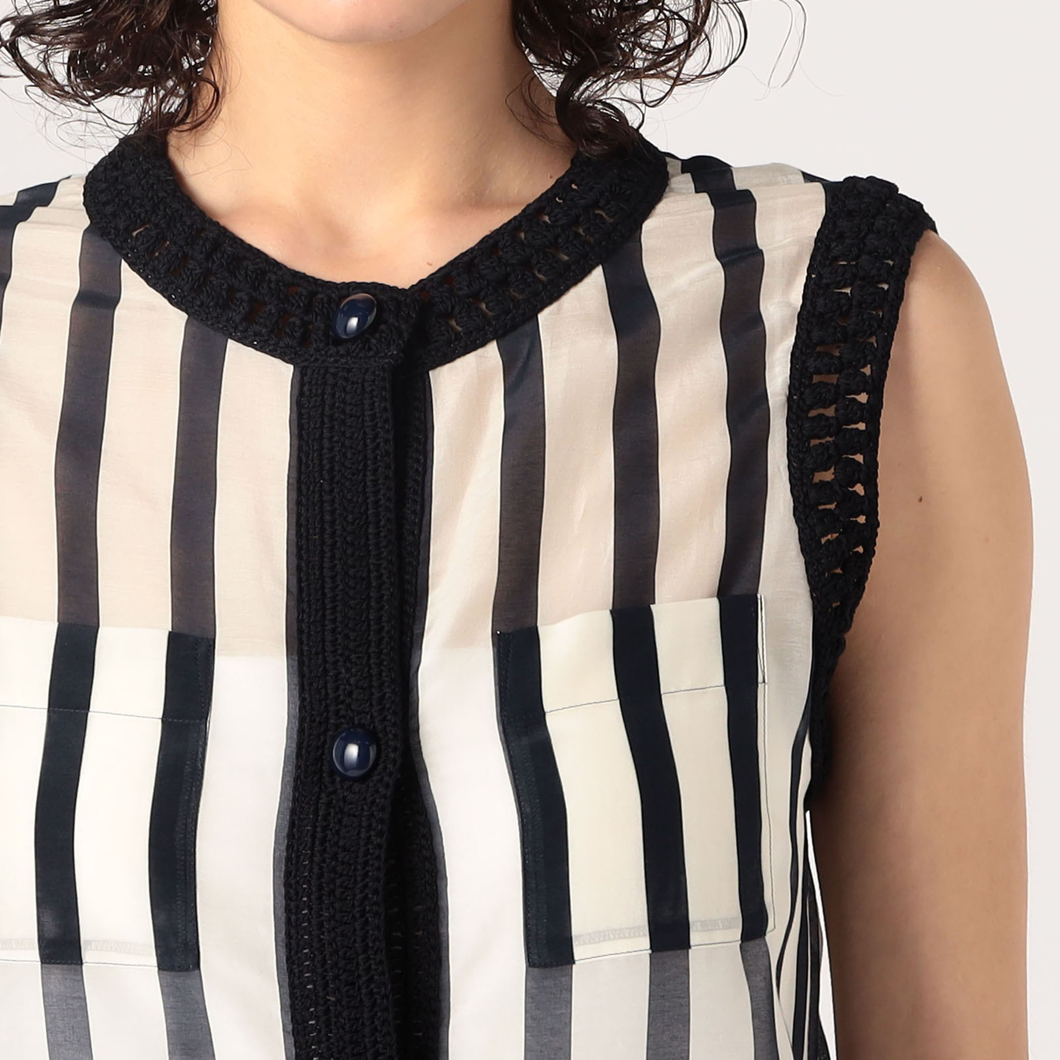 コットンシルクローンストライプ スリーブレスジレ｜トゥモローランド