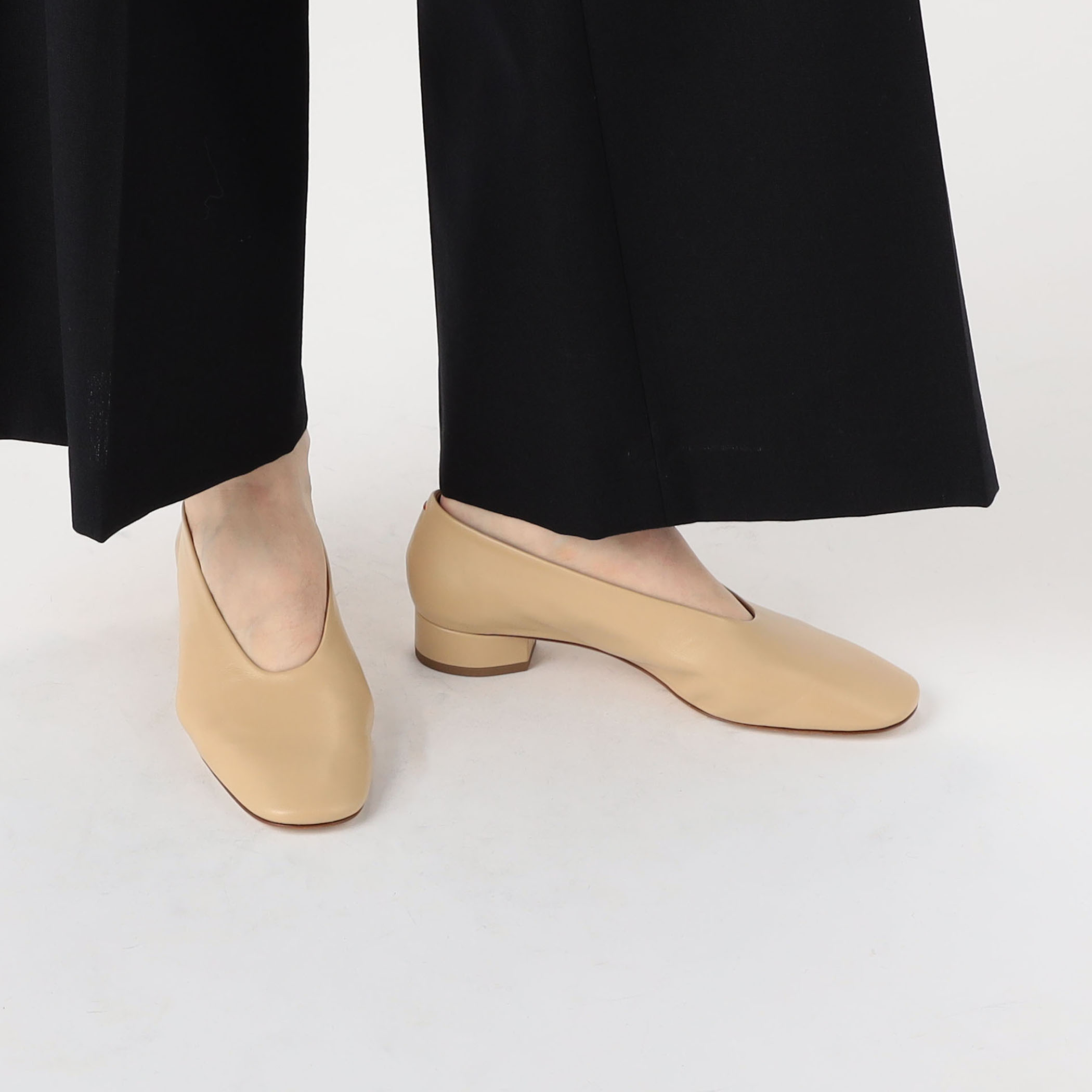 Aeyde DELIA ナッパレザーパンプス｜トゥモローランド 公式通販