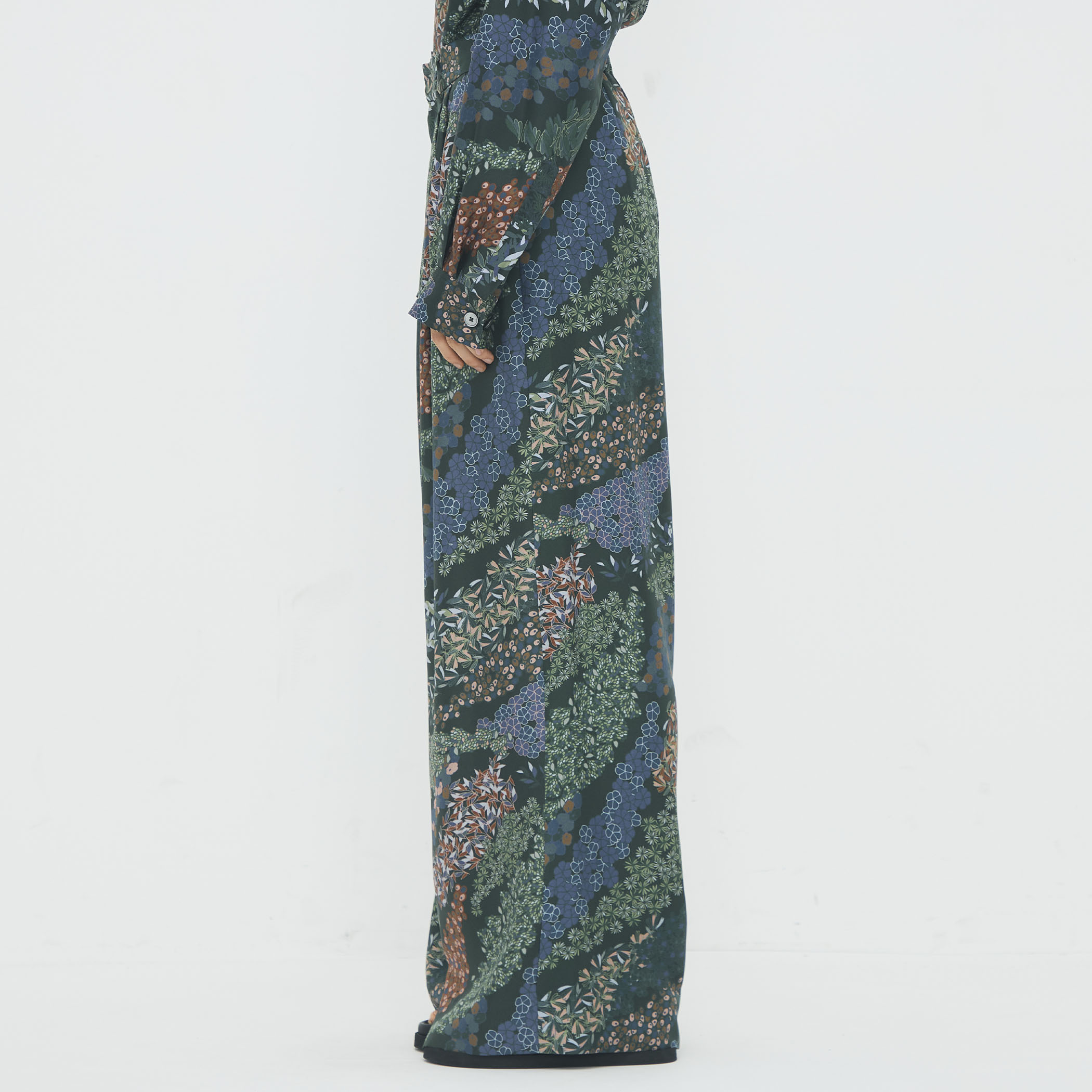 シルクツイル FLOWER RIVERプリント 2タックワイドパンツ