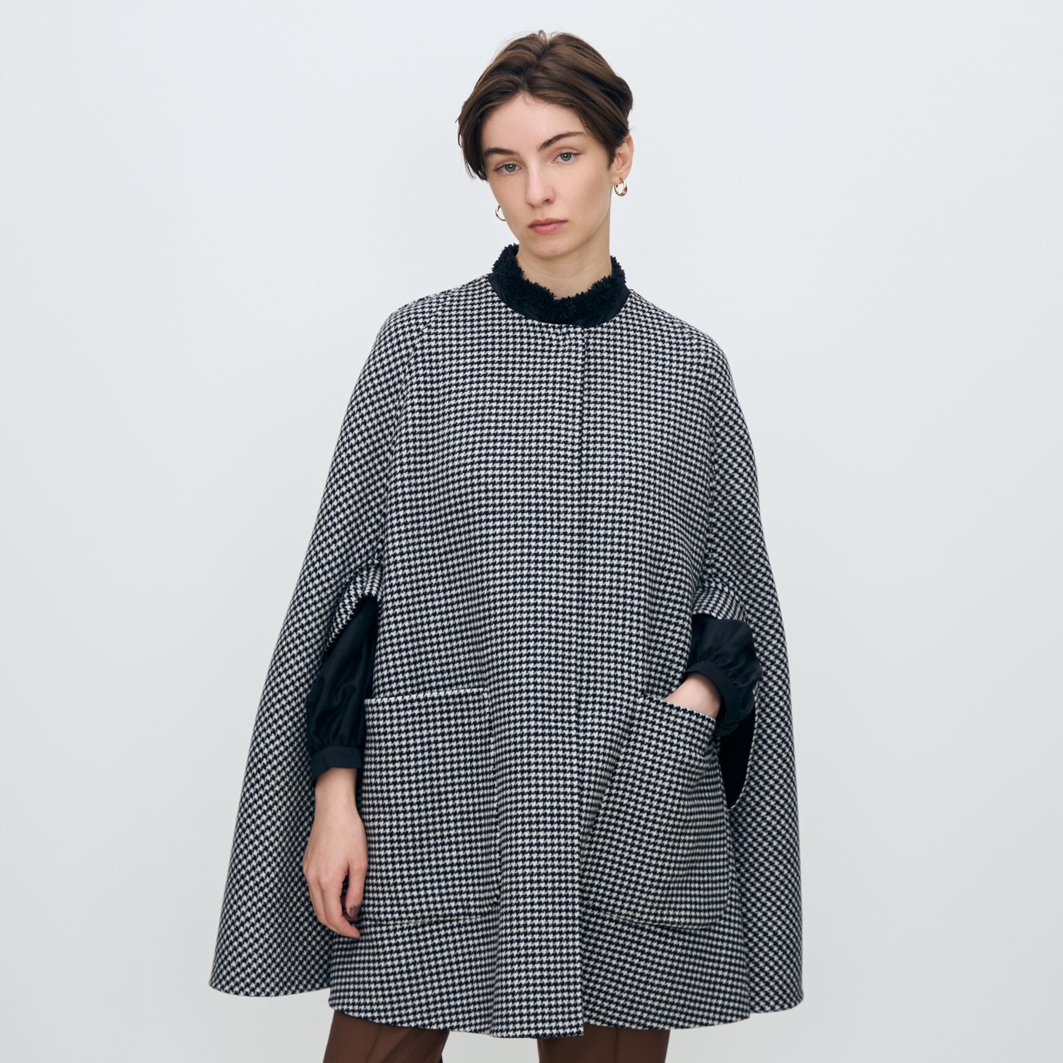 スーパーダブルフェイス リバーシブルマントコート｜トゥモローランド