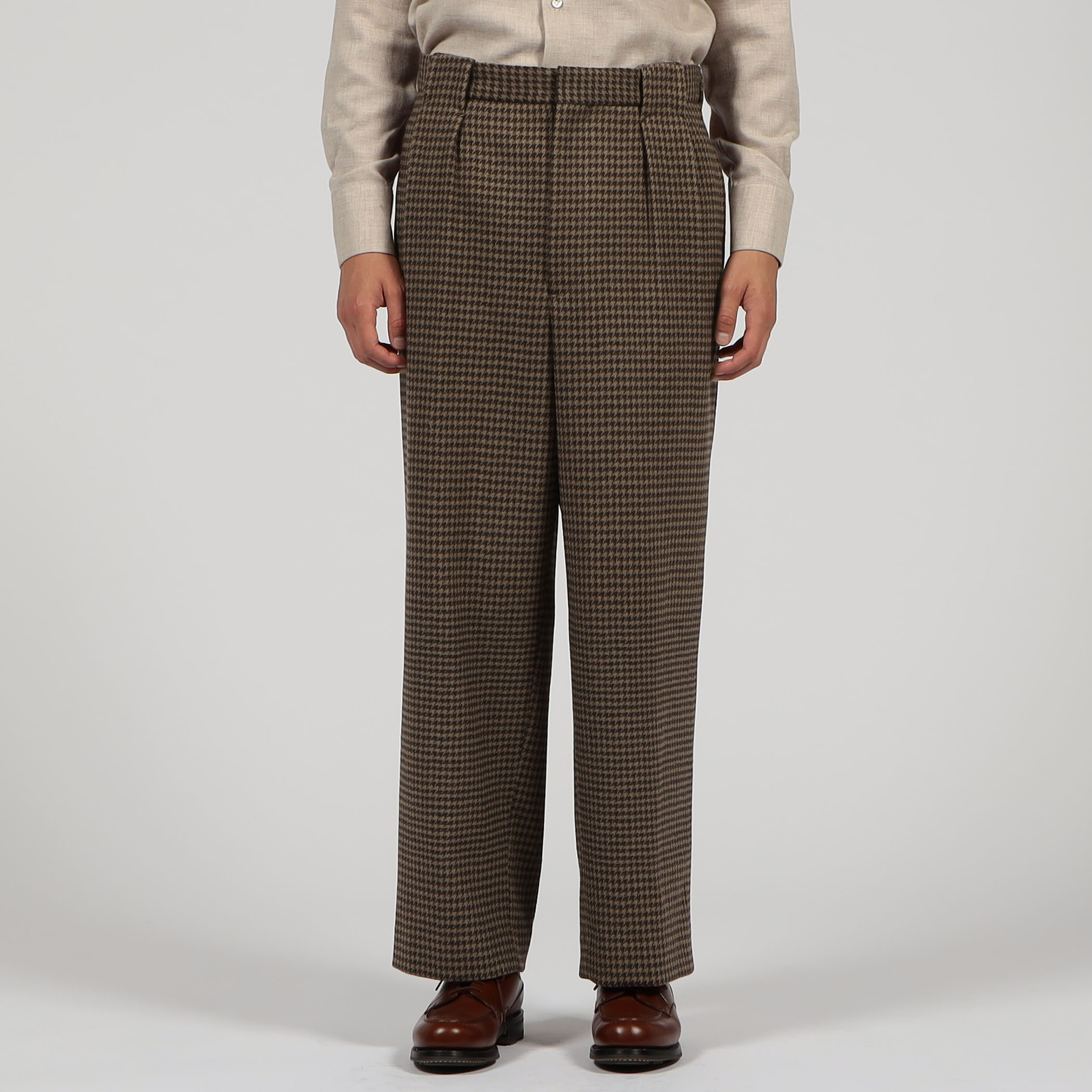 新品・タグ付き！トゥモローランド 22SS ウールシルク 2プリーツパンツ L 新品・タグ付き！トゥモローランド 22SS ウールシルク 2プリーツパンツ