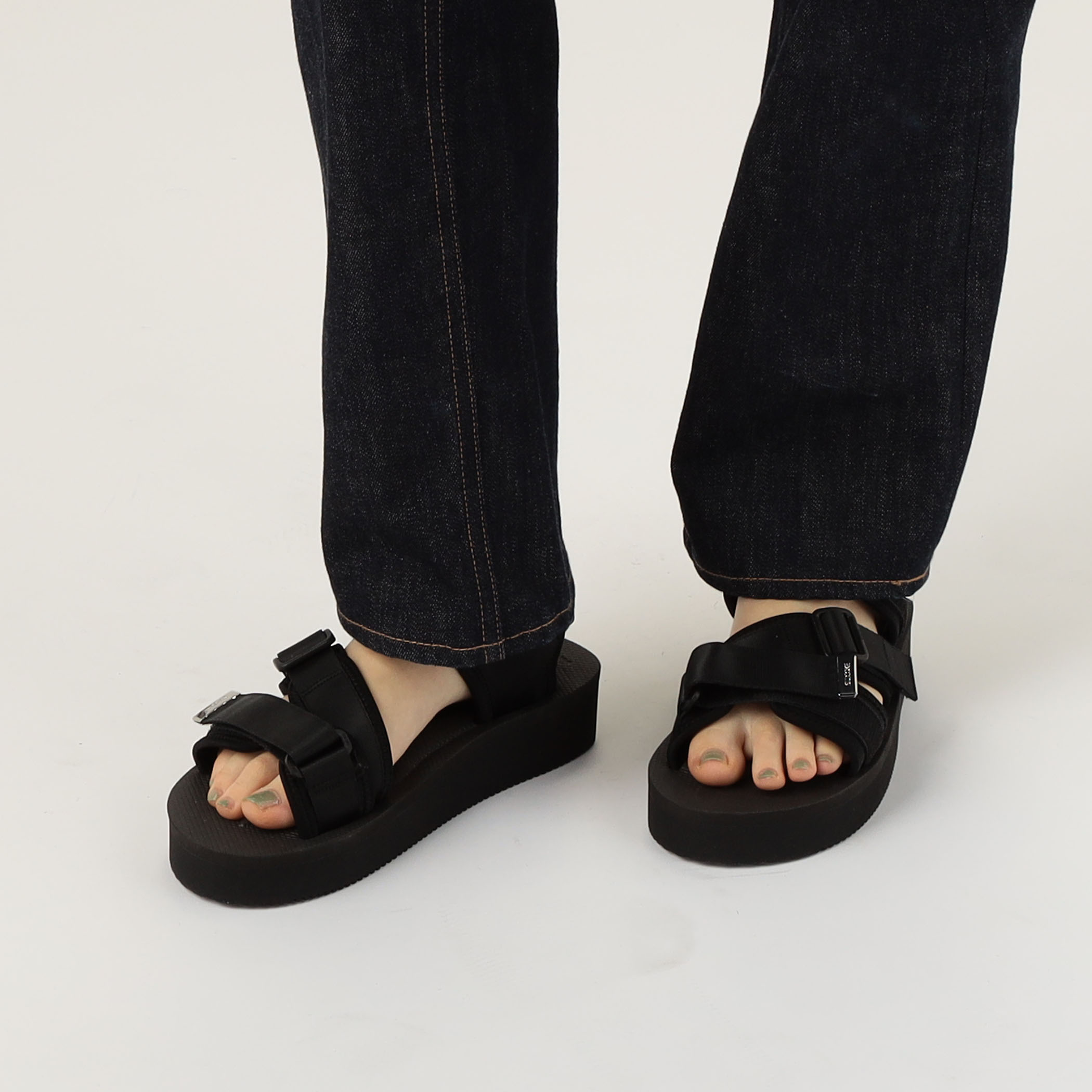 別注】SUICOKE KISEE サンダル｜トゥモローランド 公式通販