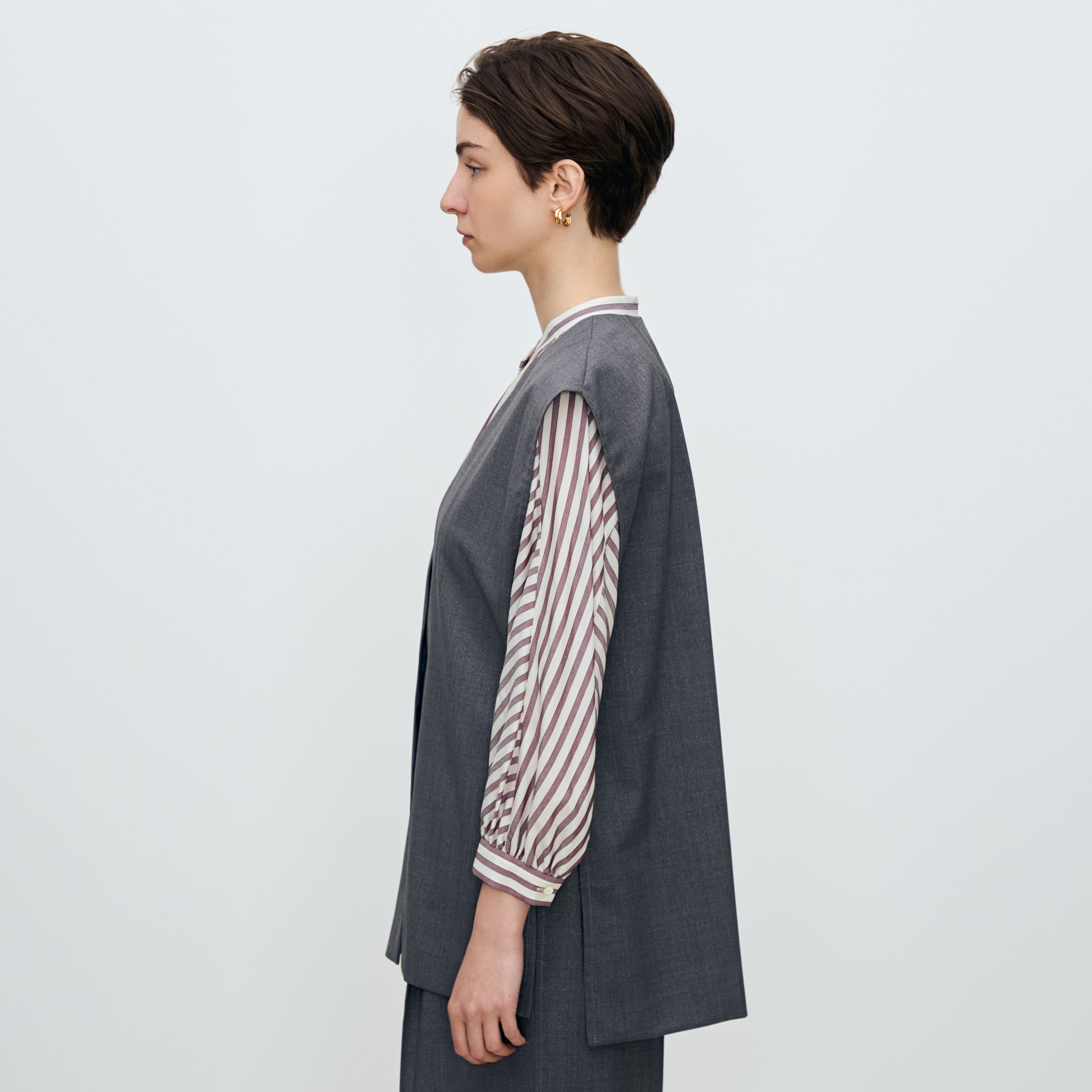 ラメグレー Vネックジレ｜トゥモローランド 公式通販