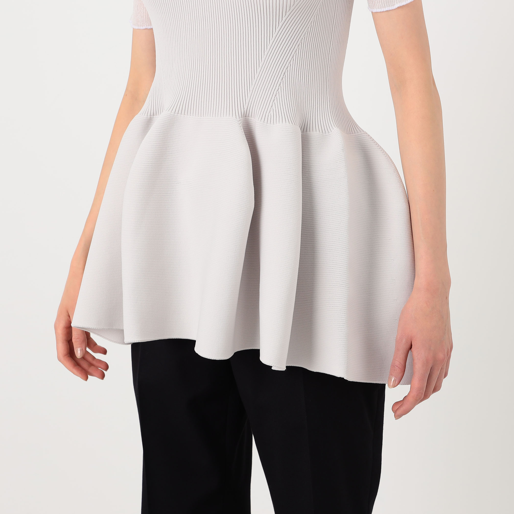 CFCL SHORT SLEEVE TOP ハーフスリーブプルオーバー｜トゥモローランド