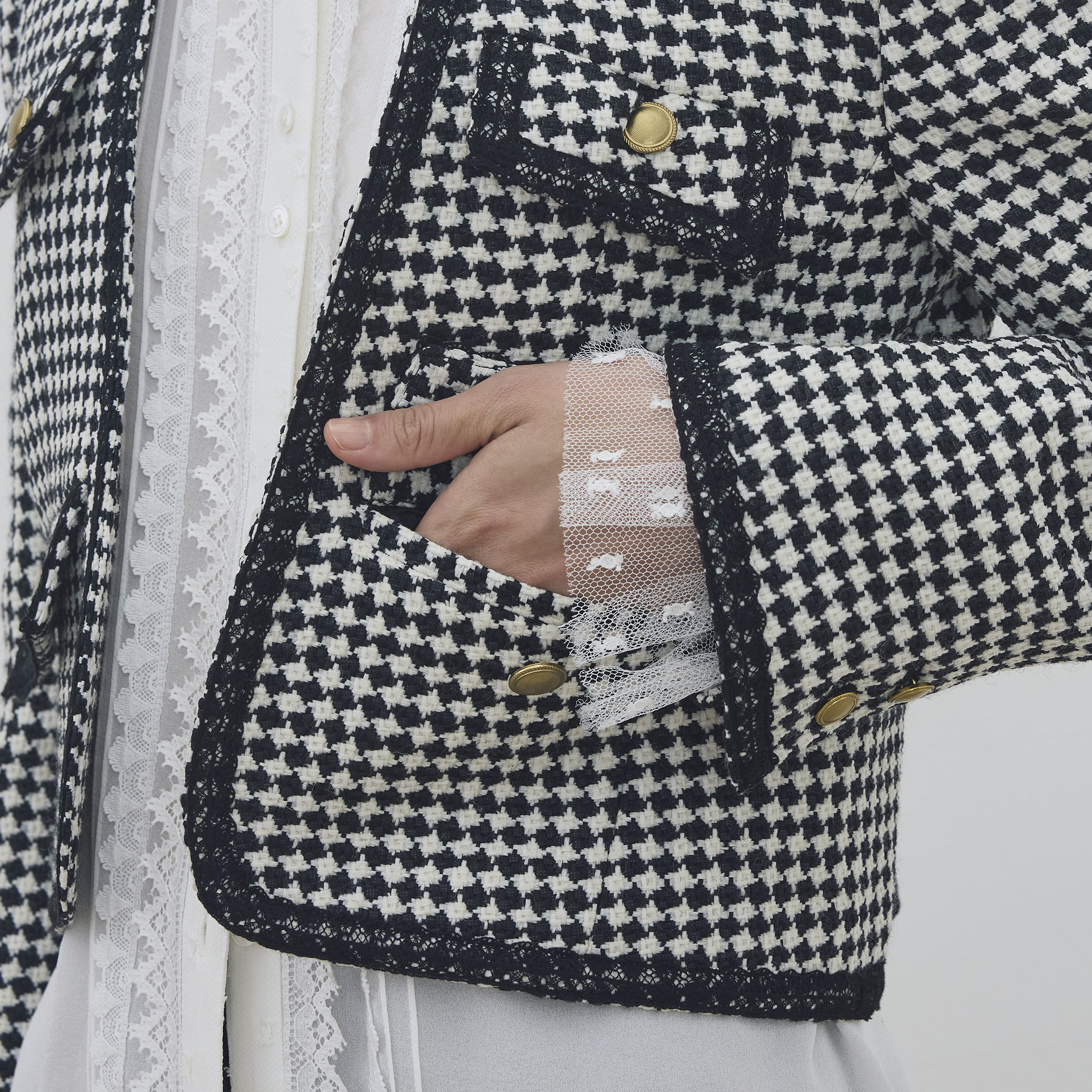 テープヤーンツイード ノーカラーコンパクトジャケット