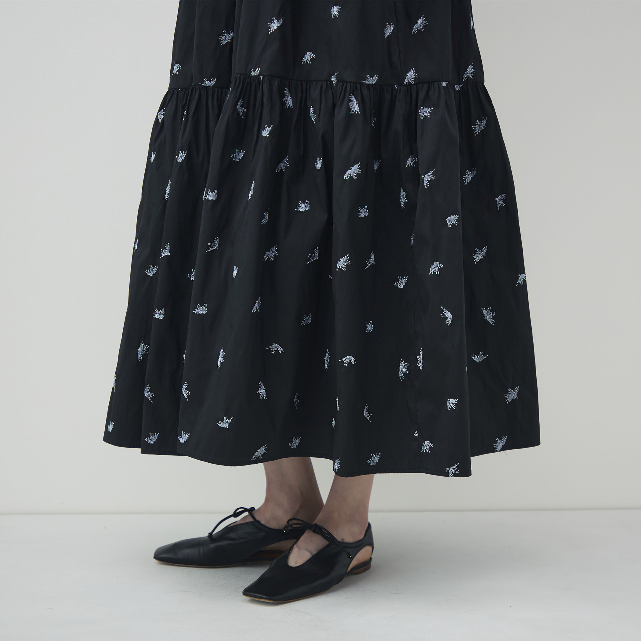 【ne Quittez pas】 ロングワンピース　M 別注】ne Quittez pas BLACK ロングワンピース｜トゥモローランド 公式