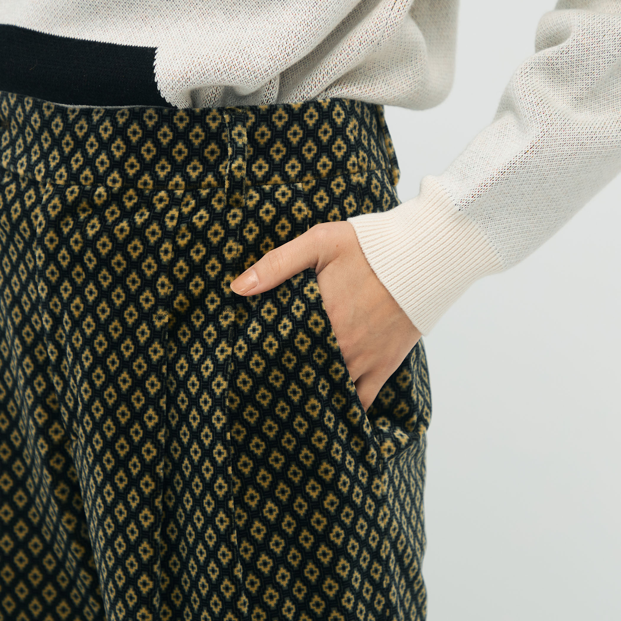 ジオメトリックベルベット 2タックワイドパンツ｜トゥモローランド