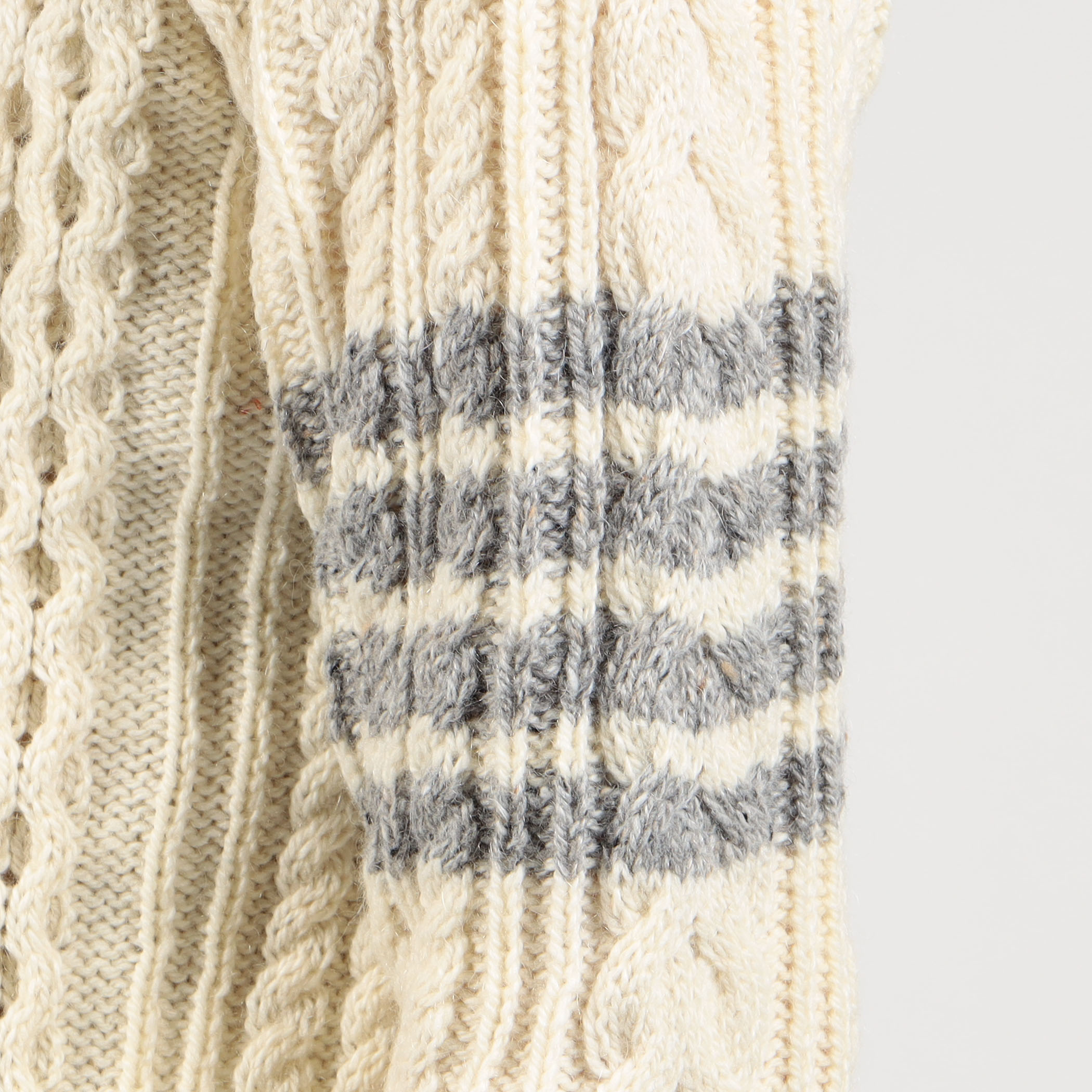 ○THOM BROWNE ARAN CABLE STITCH PULLOVER｜トゥモローランド
