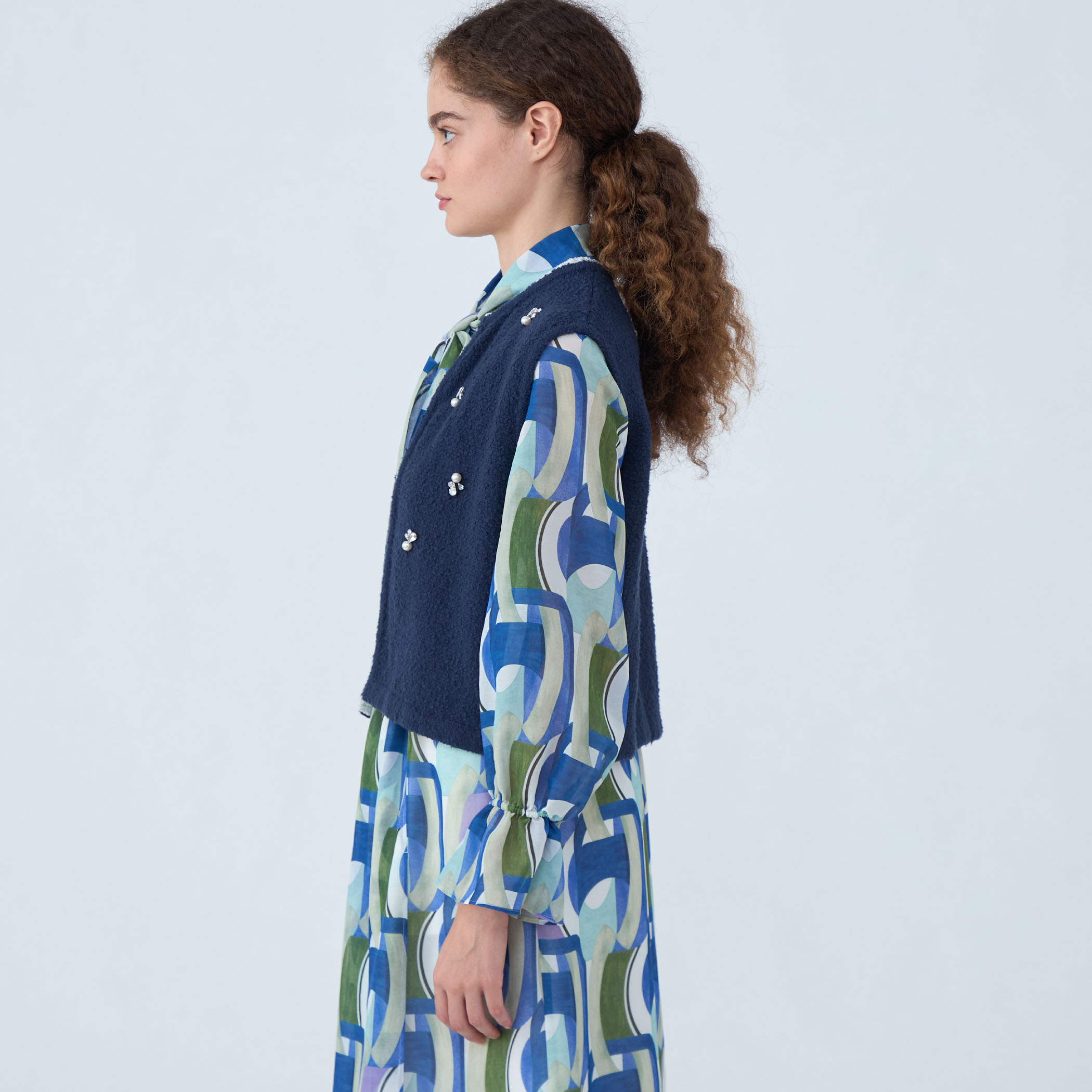 □ビジューブークレー ショートベスト｜トゥモローランド 公式通販