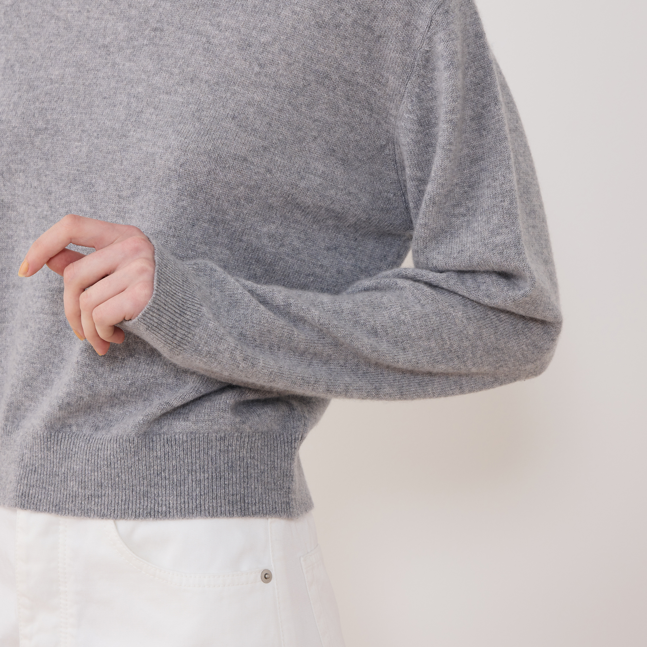 スコットランドカシミヤ クレリックプルオーバー｜トゥモローランド