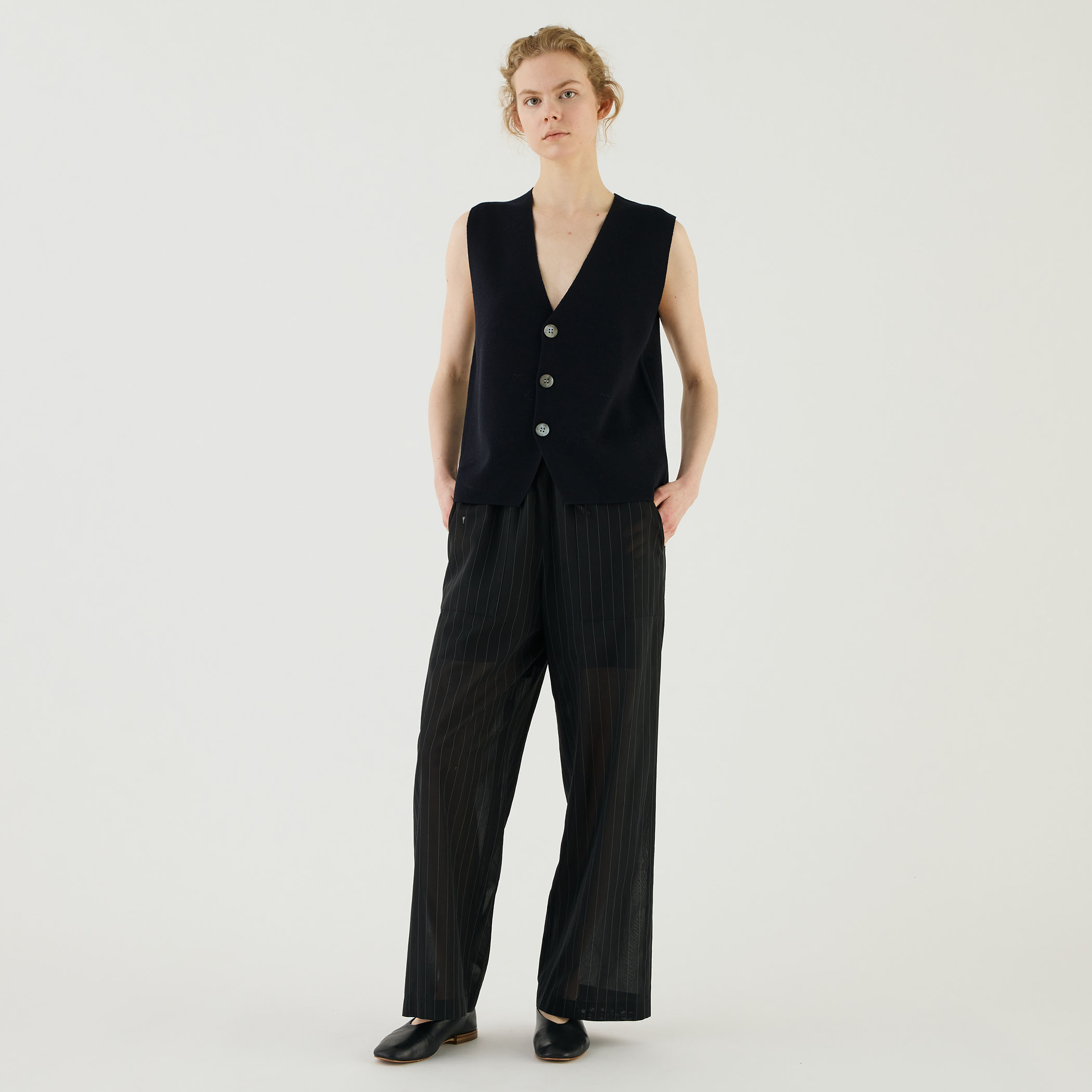 ギャルリーヴィーパンツトゥモローランドレース 黒パンツ サイズ36 ギャルリーヴィーパンツトゥモローランドレース 黒パンツ サイズ36