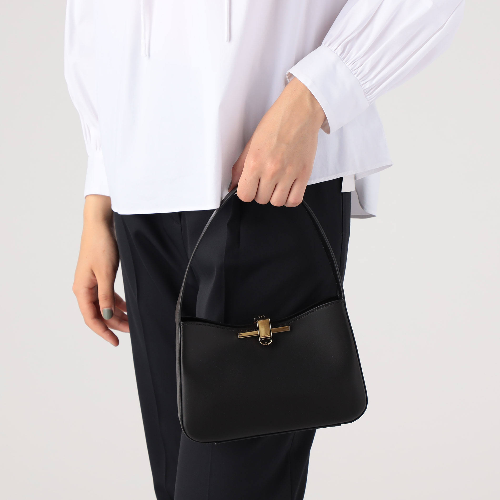 ZANCHETTI ショルダーバッグ　黒　ガリャルダガランデ ZANCHETTI AMLETO ミニショルダーバッグ｜トゥモローランド 公式通販