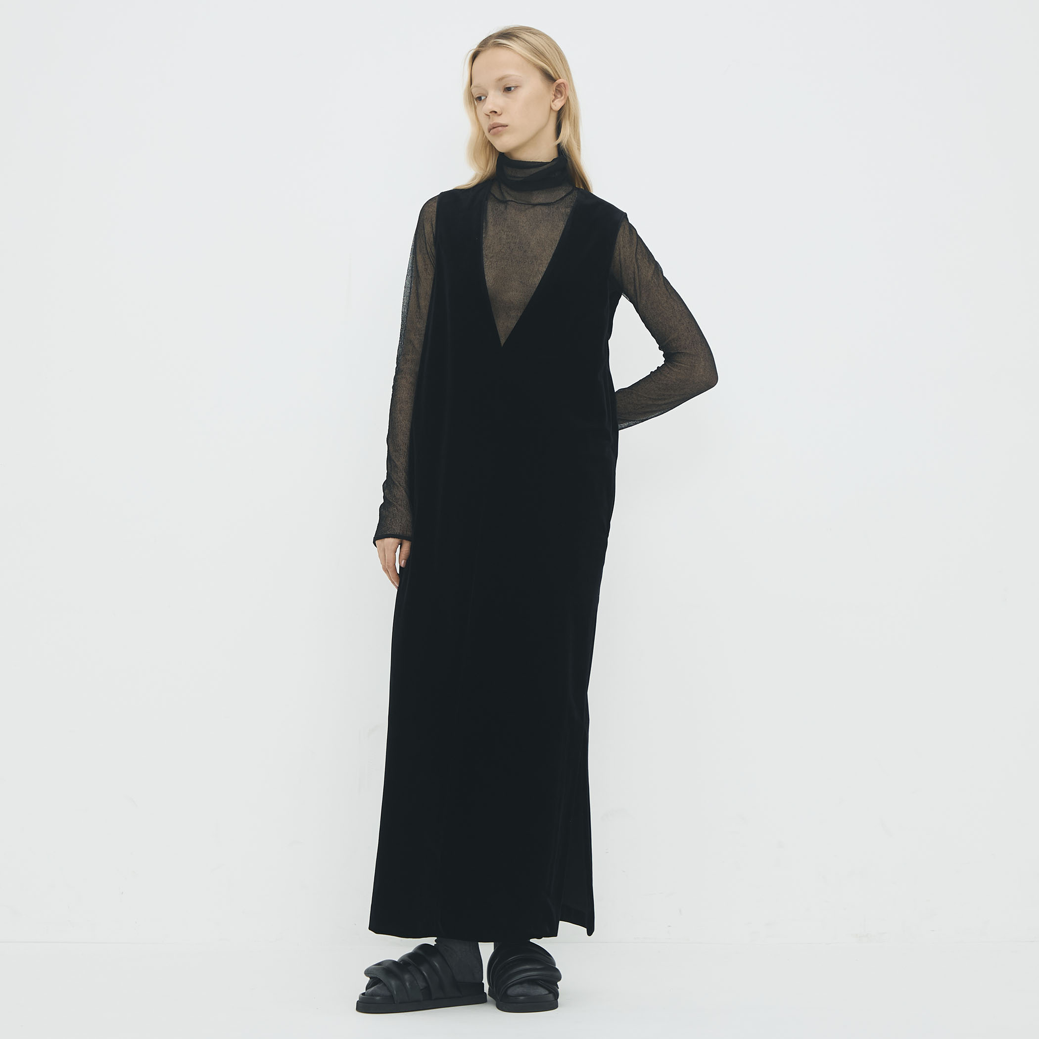 ソフトベロア Vネックロングワンピース｜トゥモローランド 公式通販