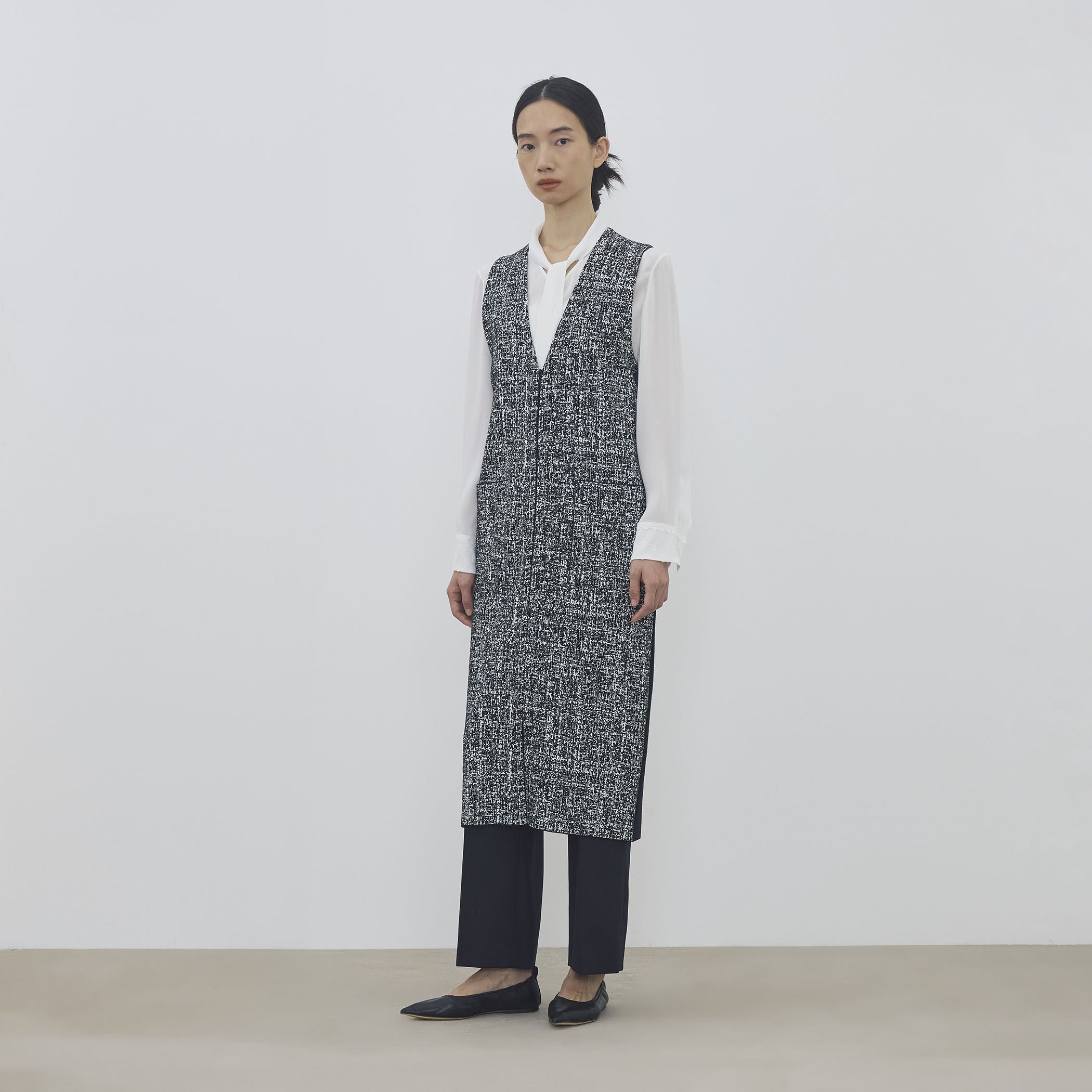 ツートーンジャカード Vネックロングジレ｜トゥモローランド 公式通販