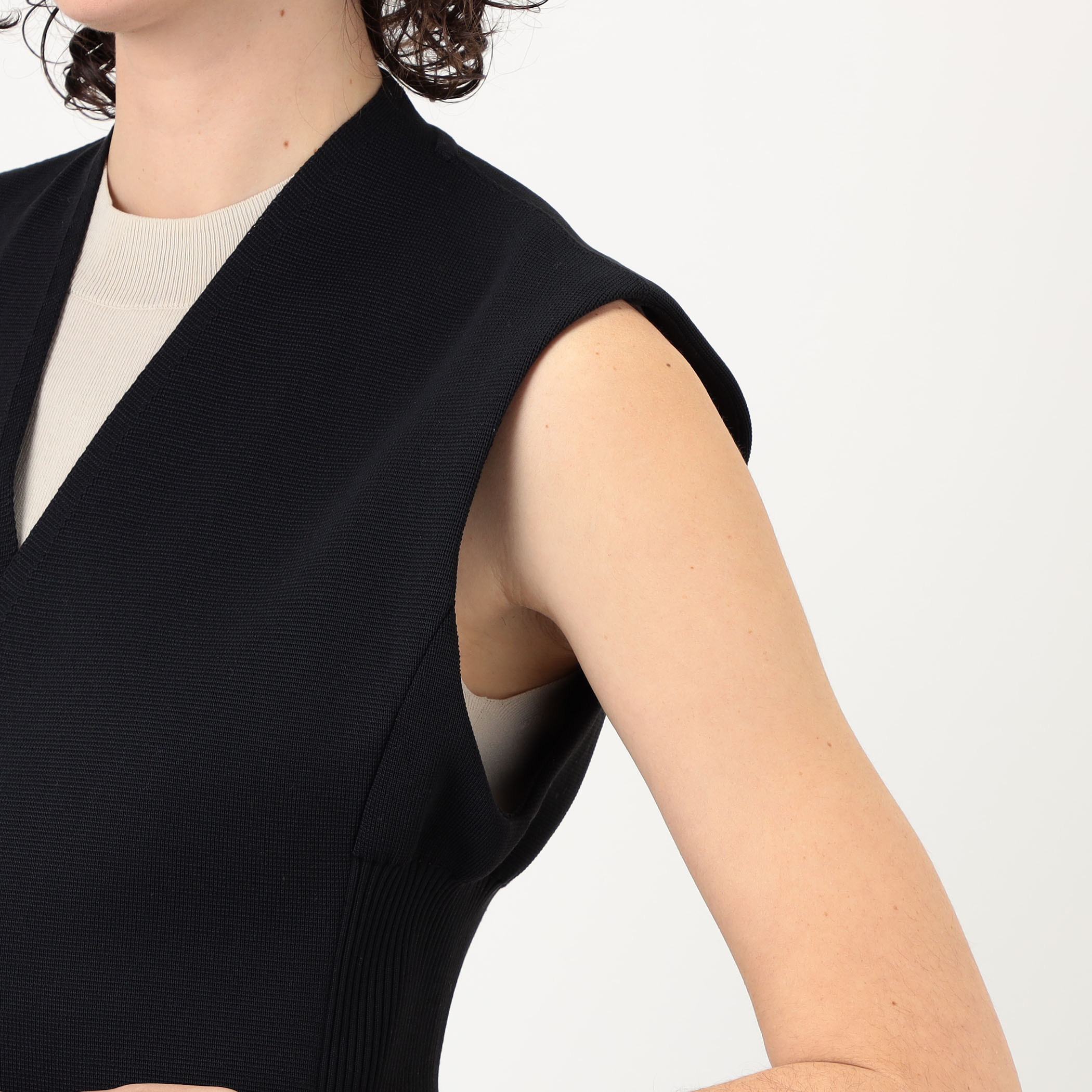 CFCL MILAN COLLARLESS LONG VEST｜トゥモローランド 公式通販