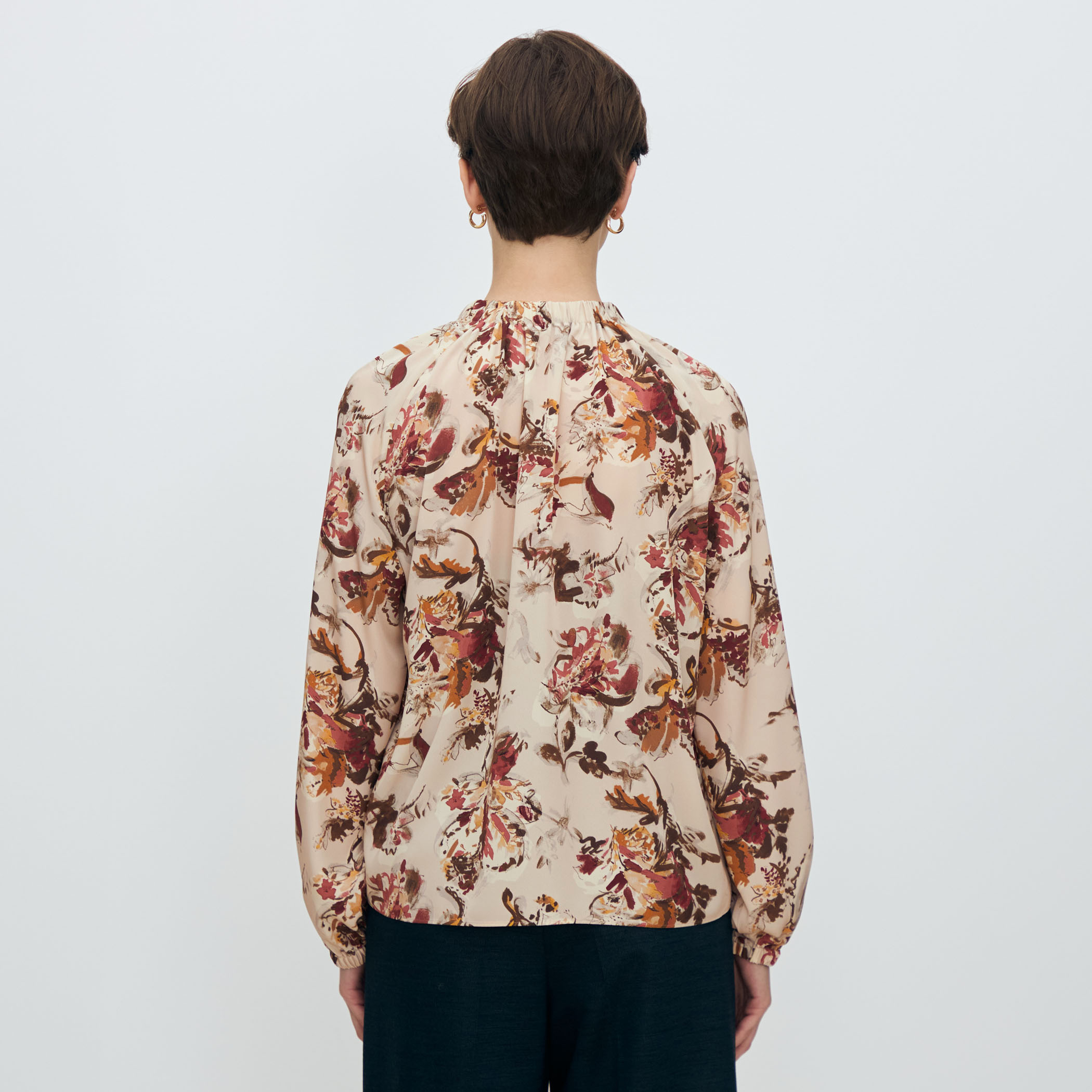 オータムガーデンプリント ネックギャザーブラウス｜トゥモローランド